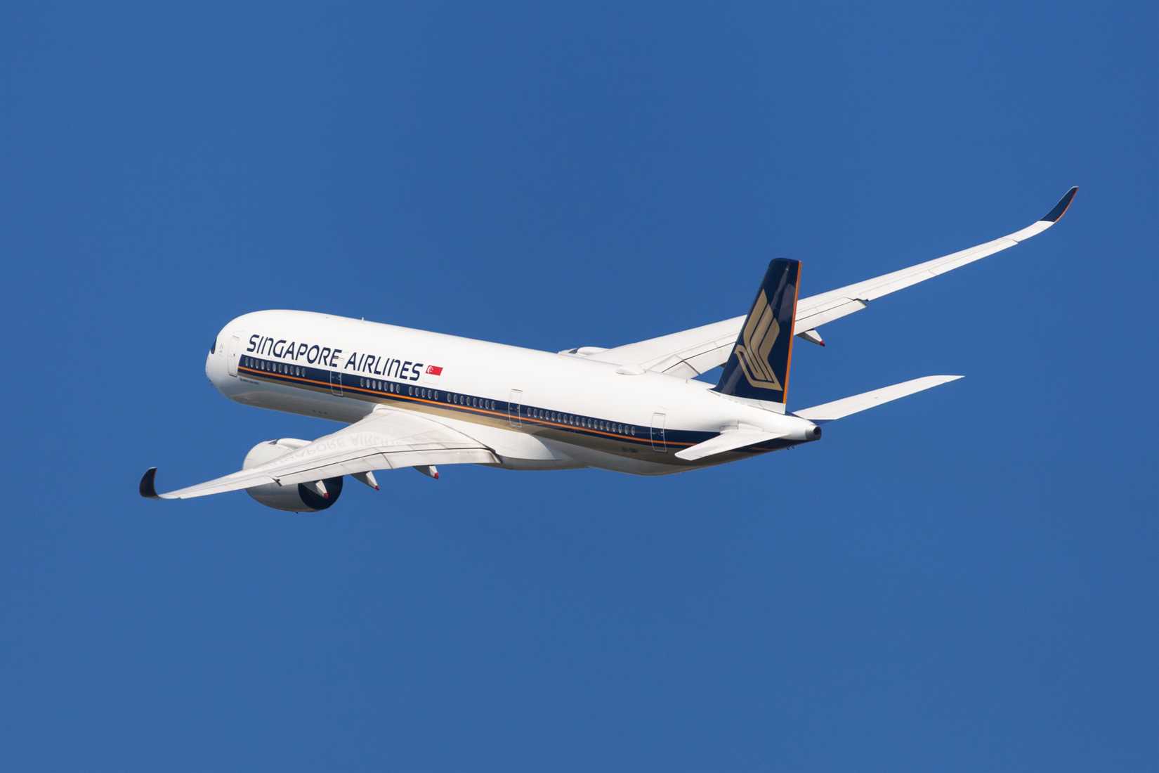 Singapore Airlines A350-900 taking off