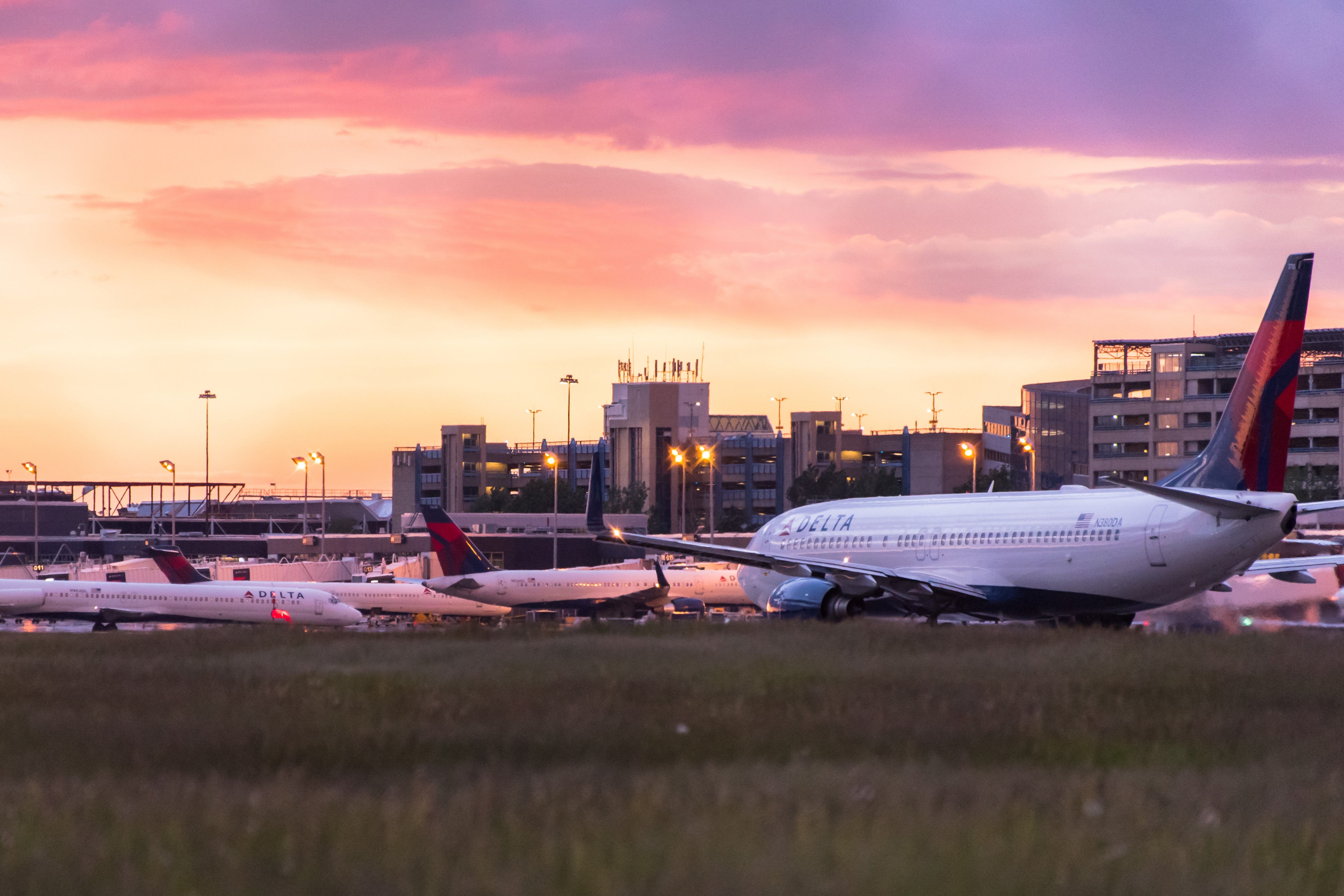 Minneapolis-St. Paul Airport Introduces Free Express Lane For Drop-Off And Pick-Up At Terminal 2