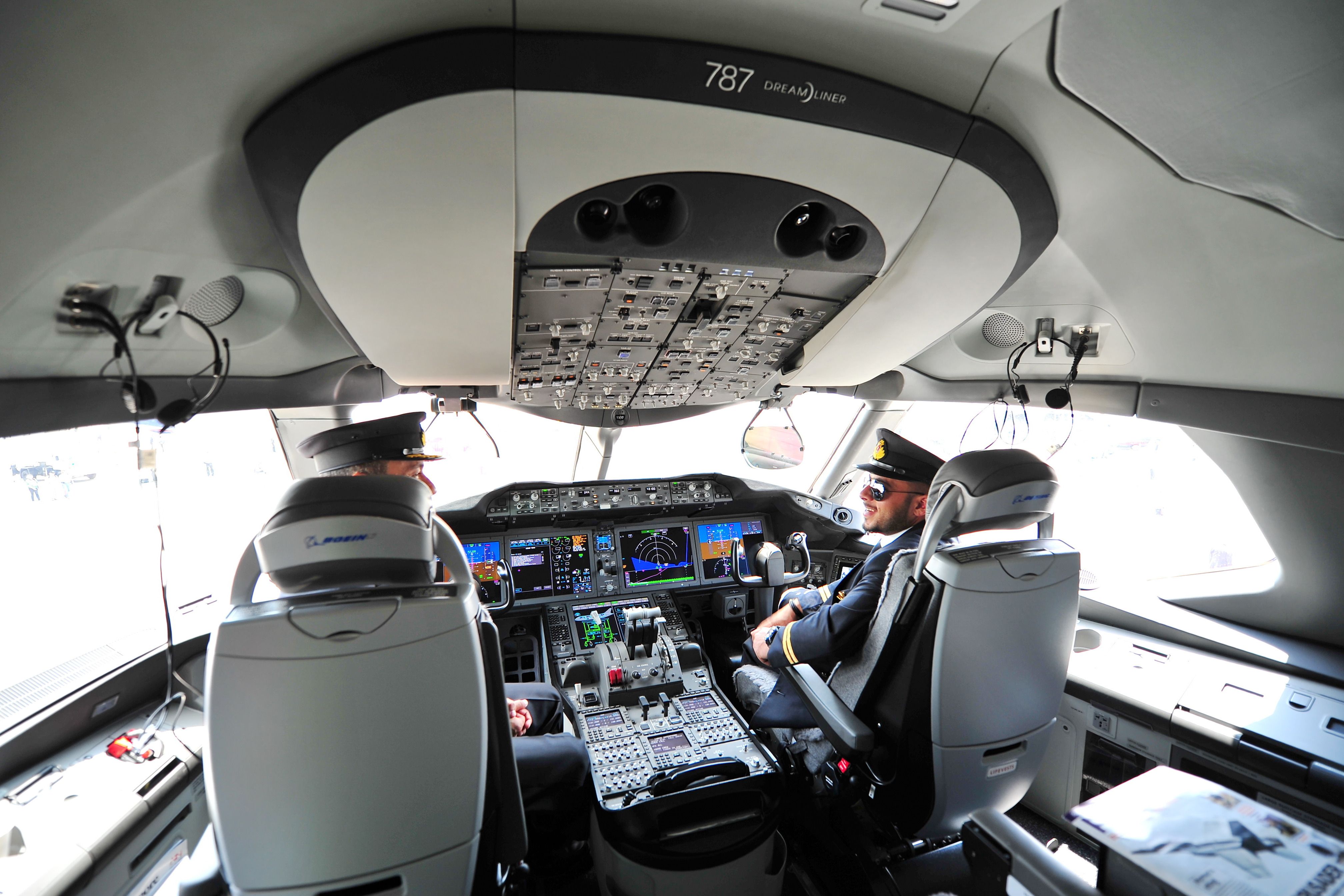 How Do Pilots Pass The Time On Long Flights?