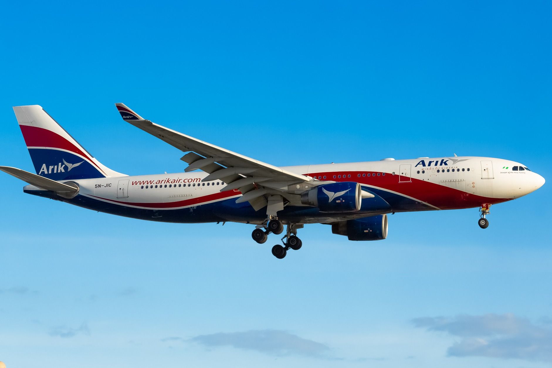 Arik Air Staff Have Been Asked To Work For NG Eagle & Aren't Happy About It