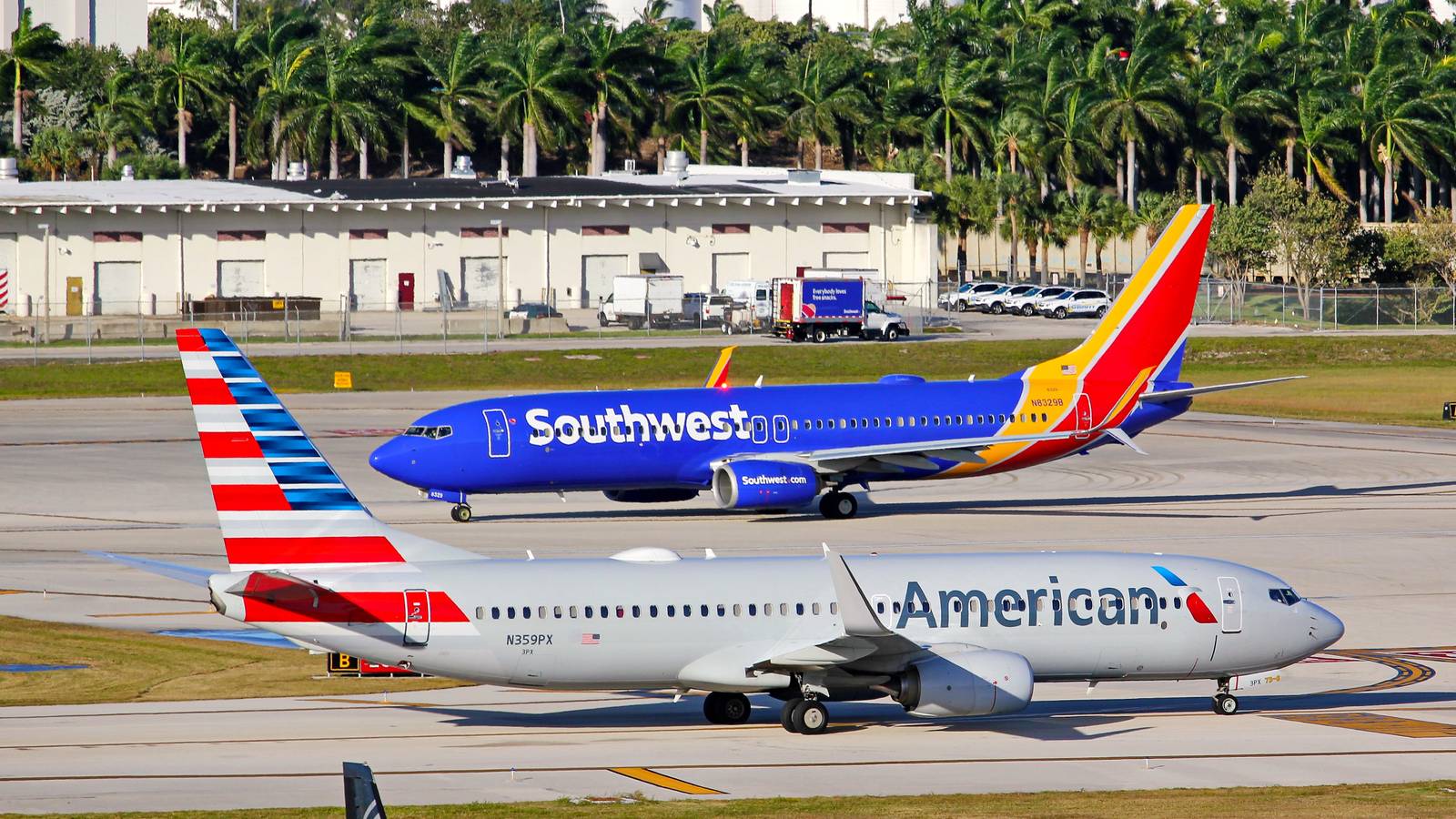 The Difference Between Full Service & Low Cost Carriers
