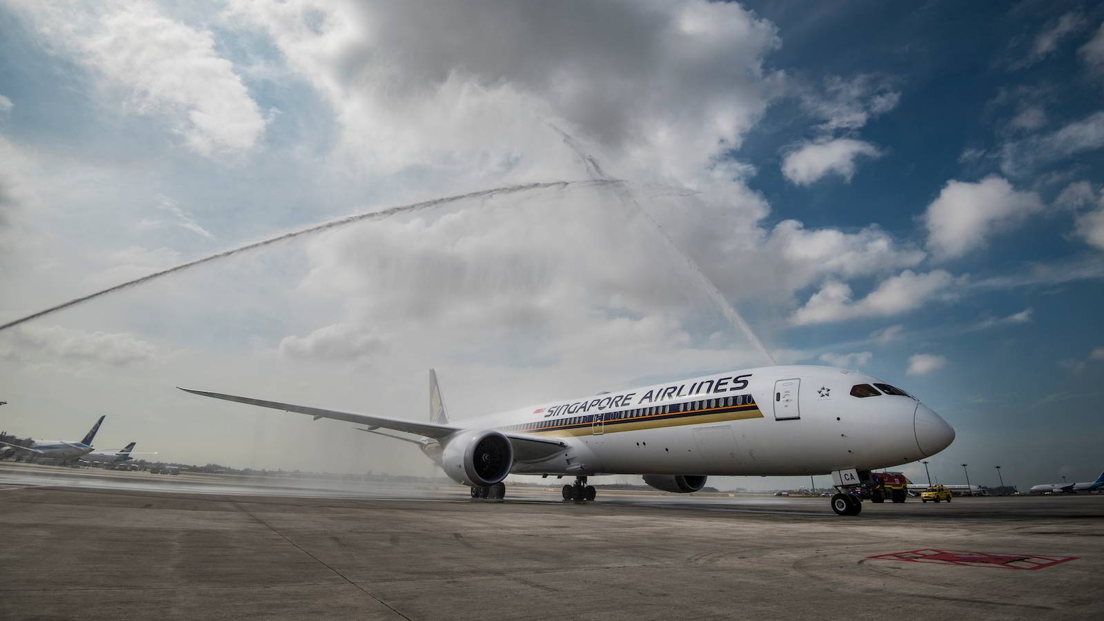 Special Delivery: Singapore Airlines Accepts The 1000th Dreamliner