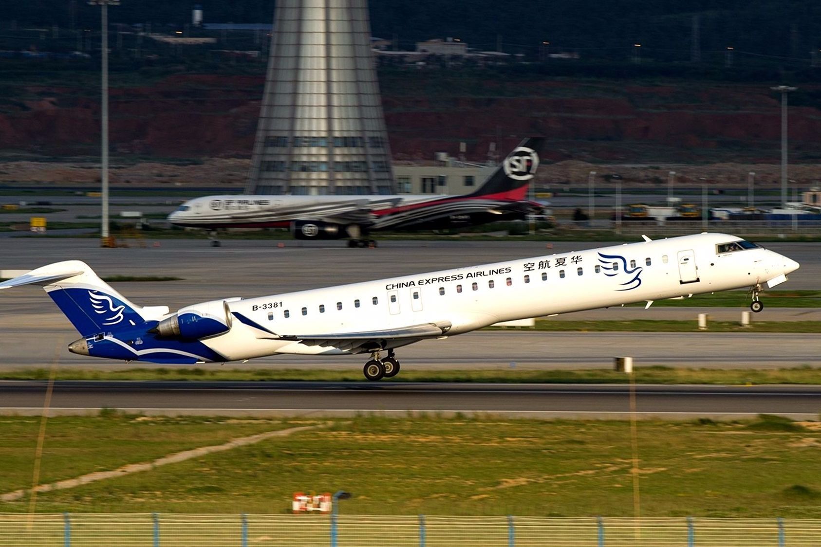 China Express CRJ-900 Returns To Origin As Oxygen Masks Drop
