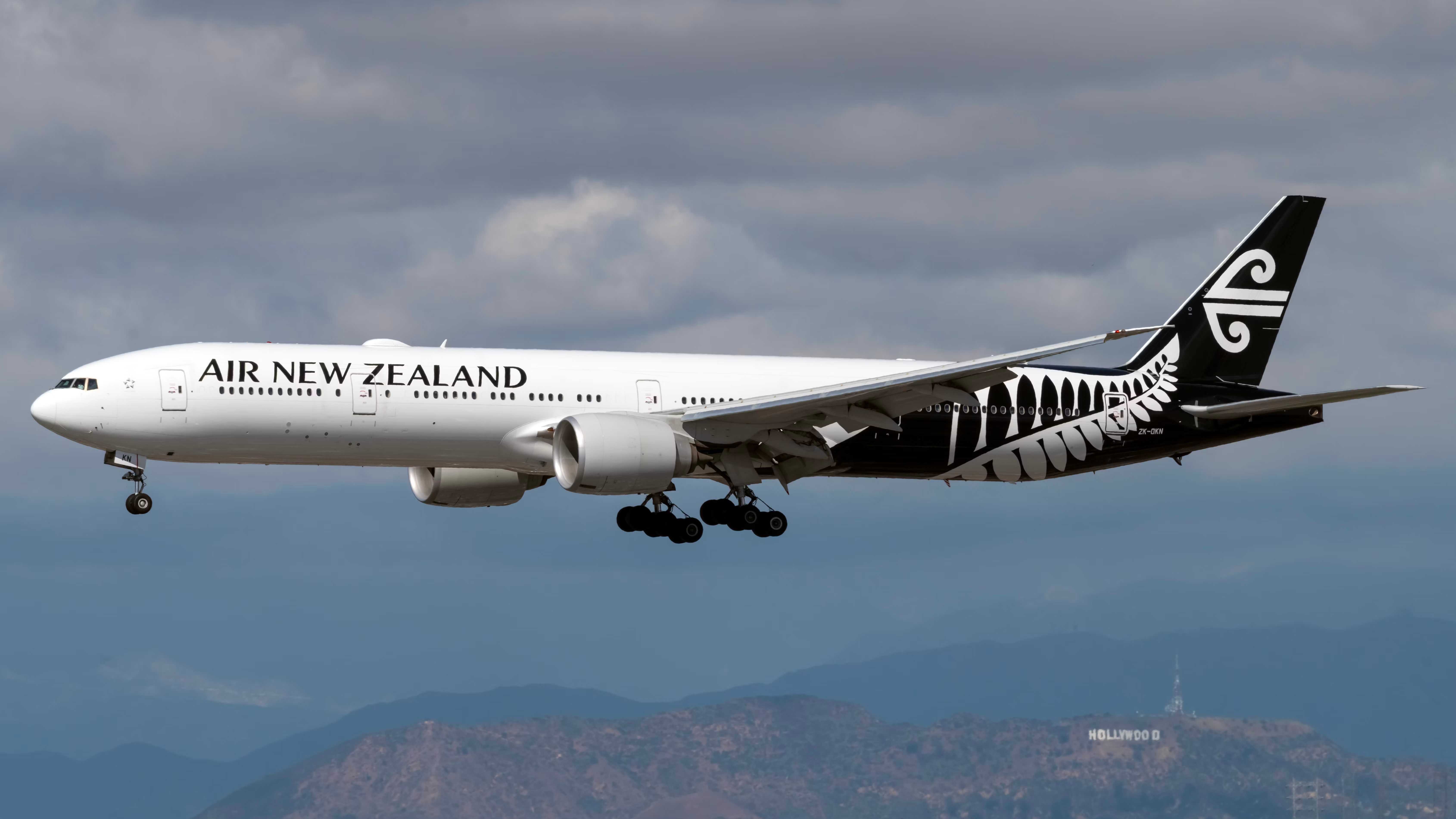 ぺんぎんAir New Zealand Boeing777-300ER File:Boeing 777-300ER (Air New Zealand) ZK-OKM LHR
