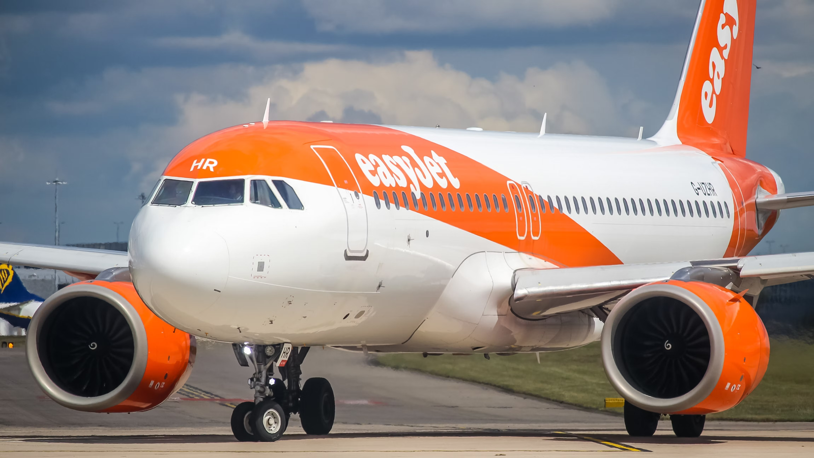 Spanish Police Board easyJet Airbus A320neo After Diversion Due To Rowdy Passengers