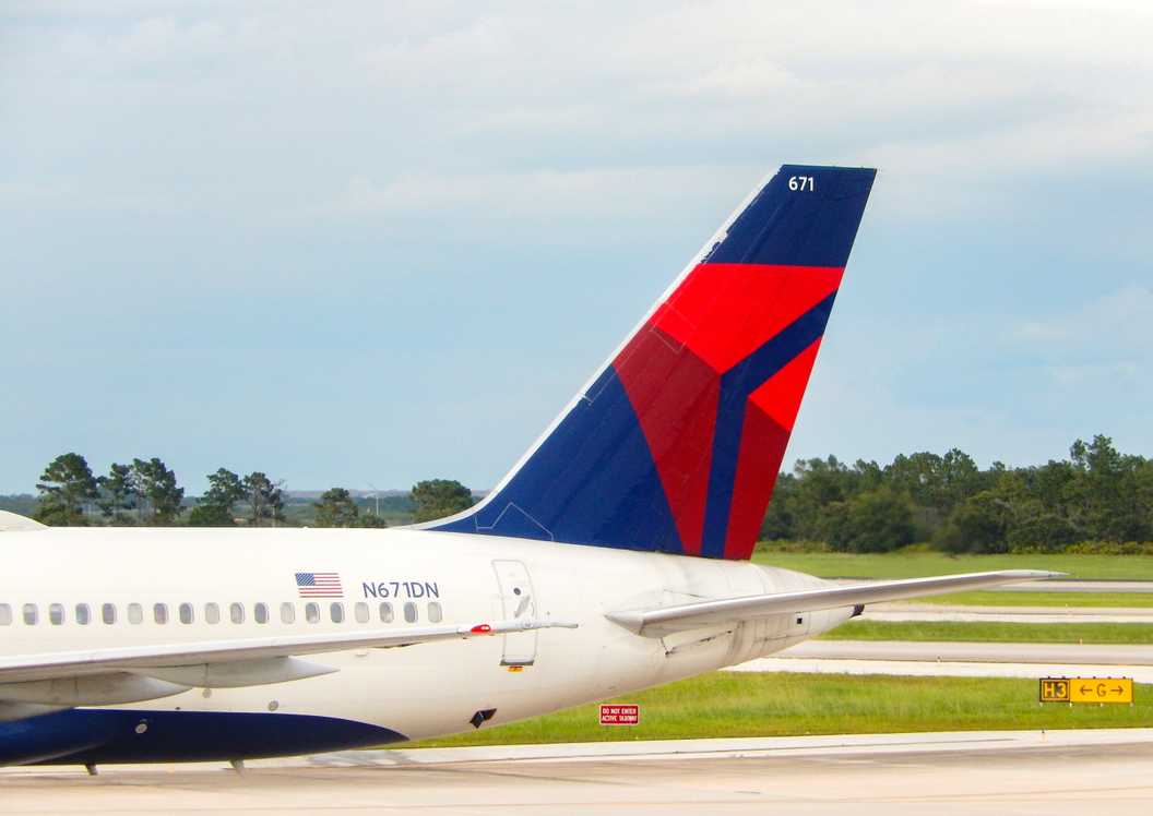 Delta 757 Pin Why In The World Does Delta Still Fly The Boeing 757?