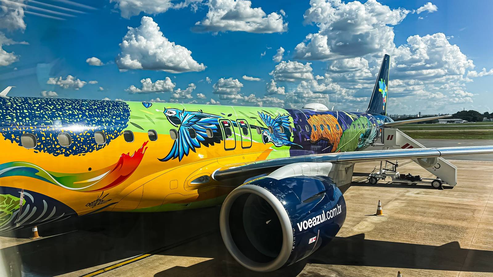 What Airlines Operate The Embraer E195-E2?