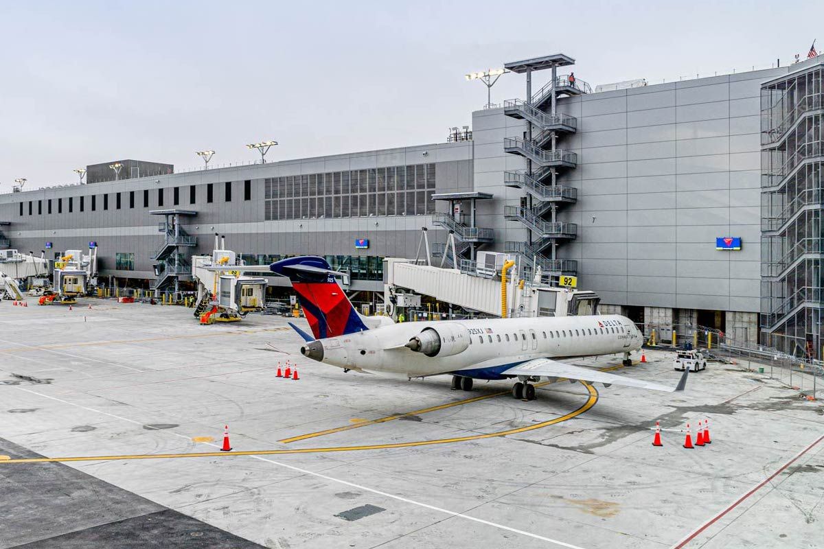 Video: Passengers Walk In Water After LaGuardia Reopens Following Flooding