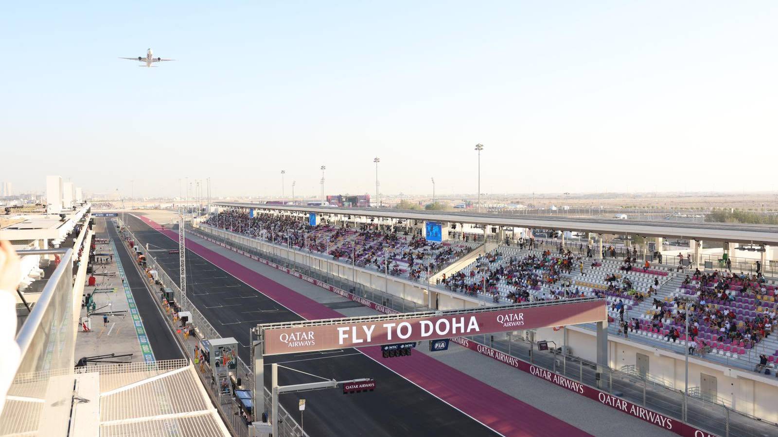 Video: Qatar Airways' Dramatic Formula 1 Boeing 777-300ER Flyover