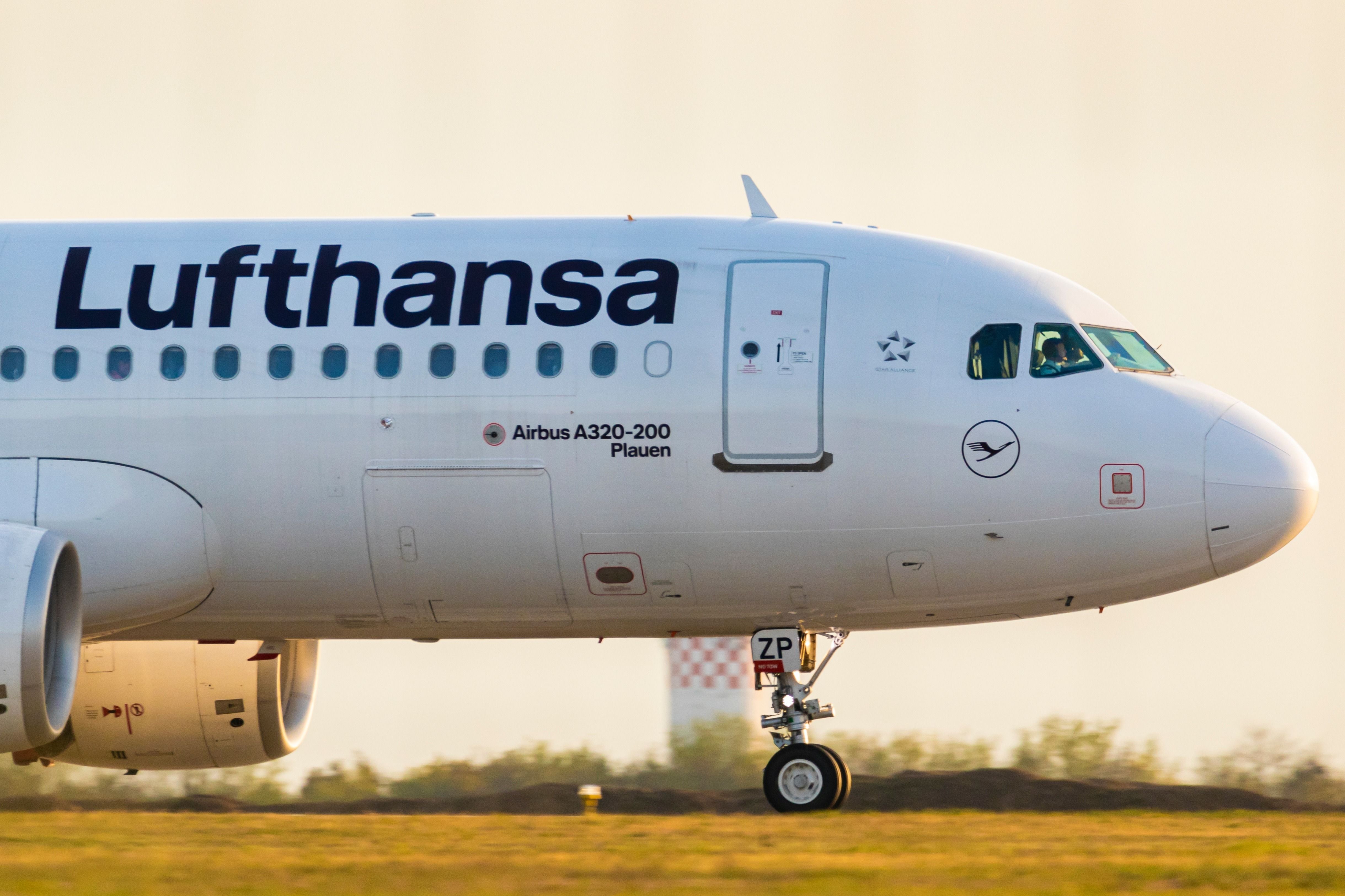 Lufthansa Airbus A320 Returns To Base Following Engine Failure