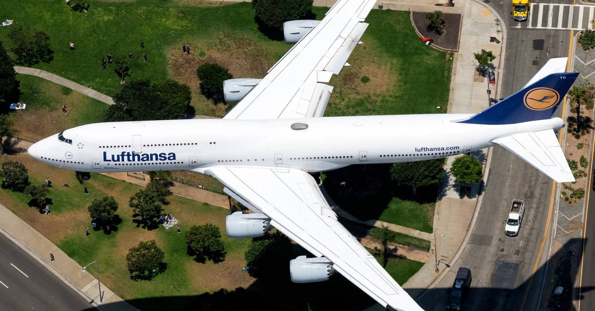 lufthansa-boeing-747-8-d-abyg-