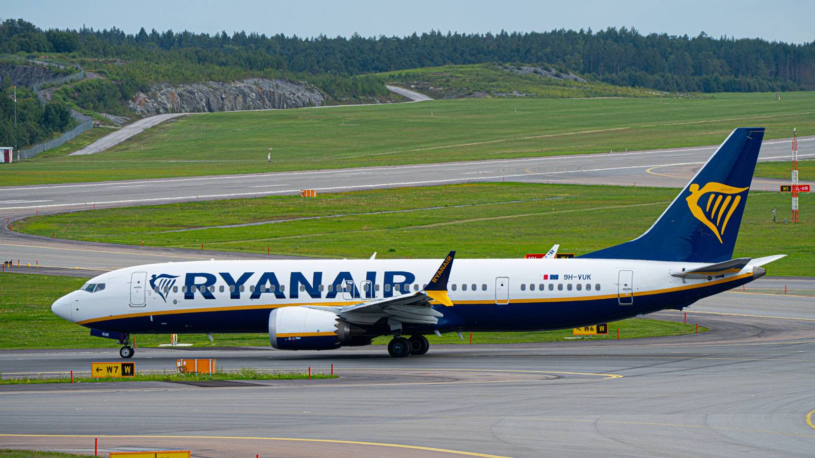 Ryanair Considering Canceling Boeing 737 MAX Orders