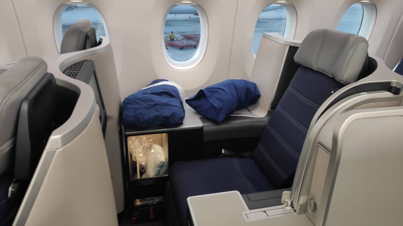 Which Airlines Offer Throne Seats?