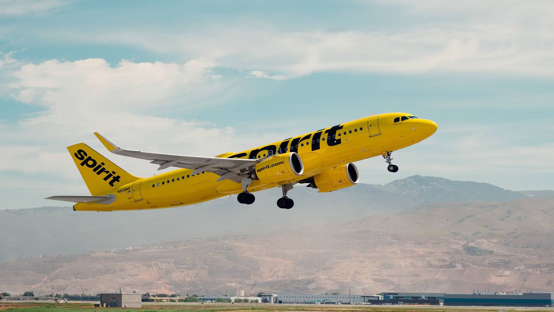 Spirit Airlines Suspends Pilot And Flight Attendant Training
