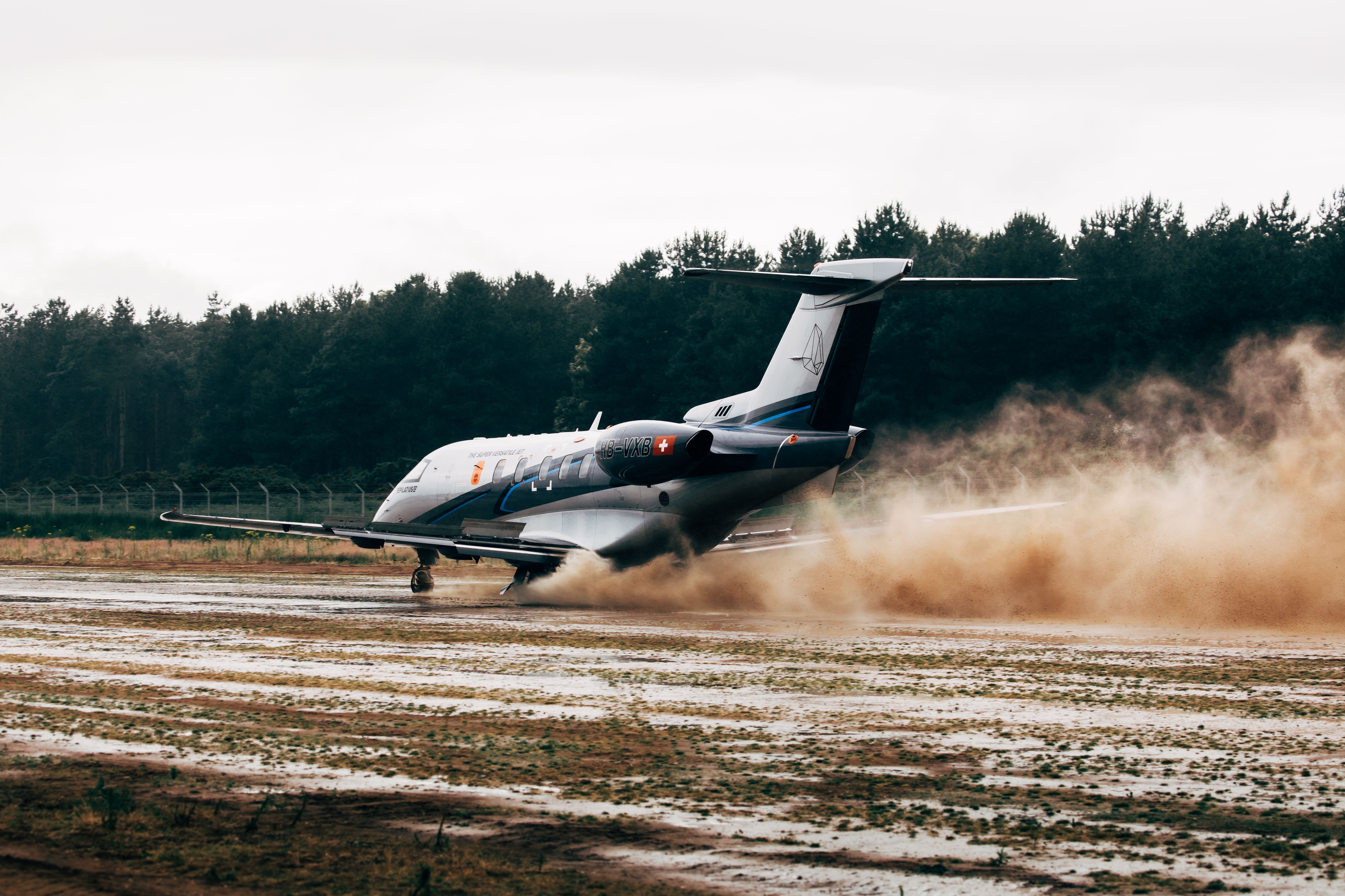 Which Private Jets Can Land On Unpaved Runways?