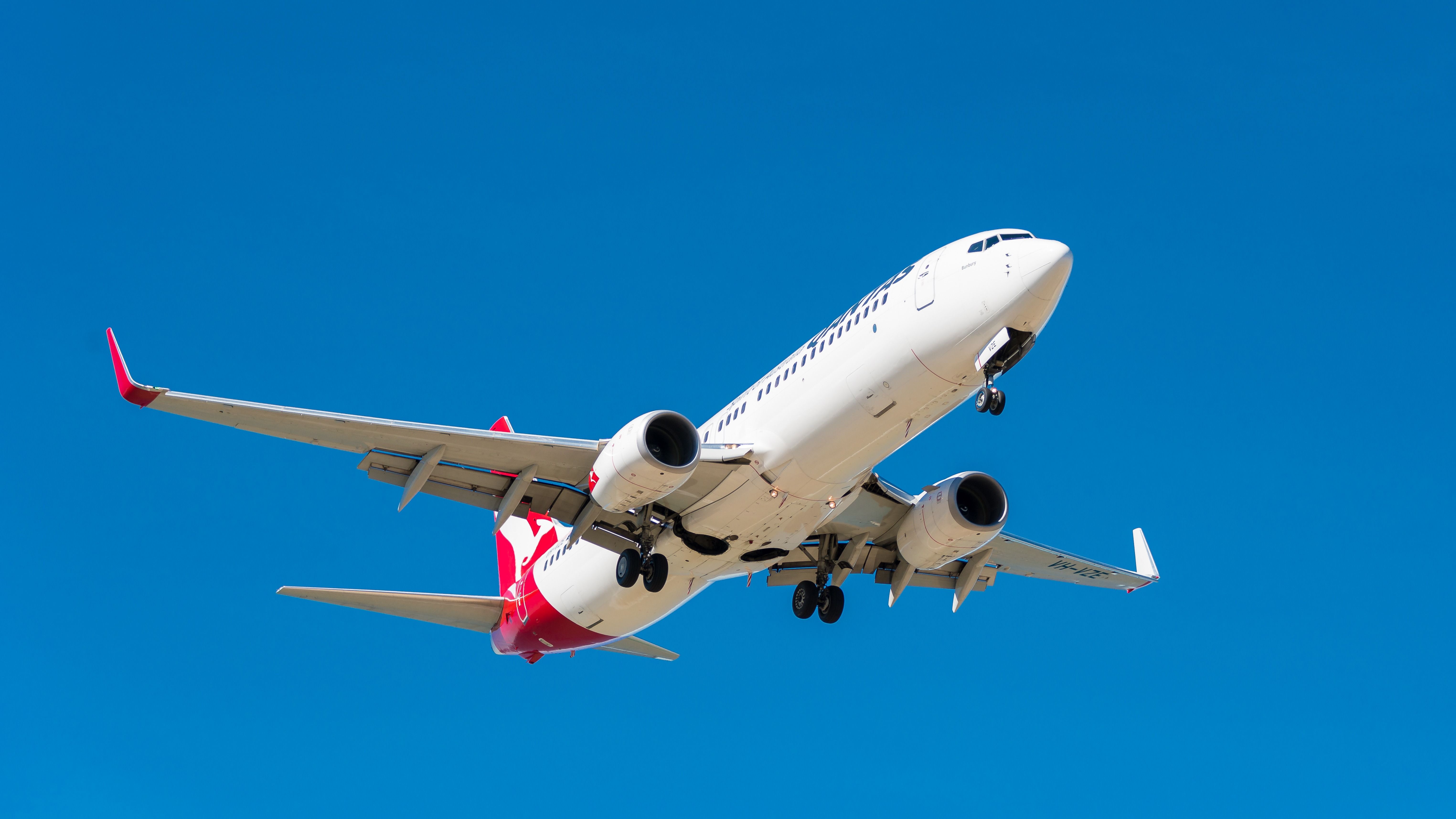 Qantas Sends Boeing 737-800 On First Brisbane - Vanuatu Flight