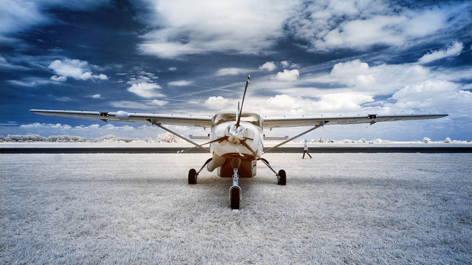 How Are Aircraft Engines Preheated & Kept Warm In Cold Weather?