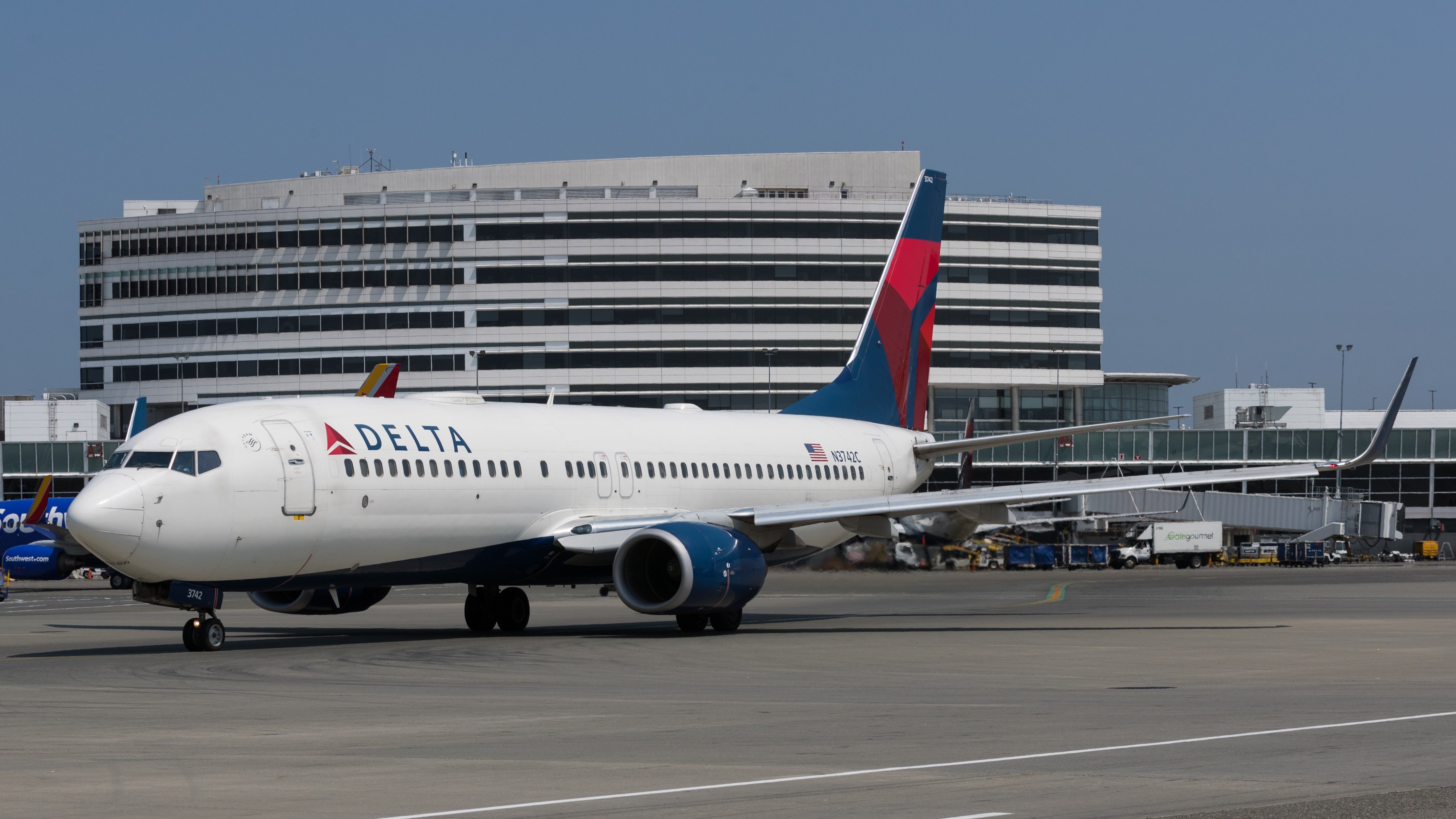 Delta Air Lines Boeing 737-900ER Returns To San José Mineta After Bird ...