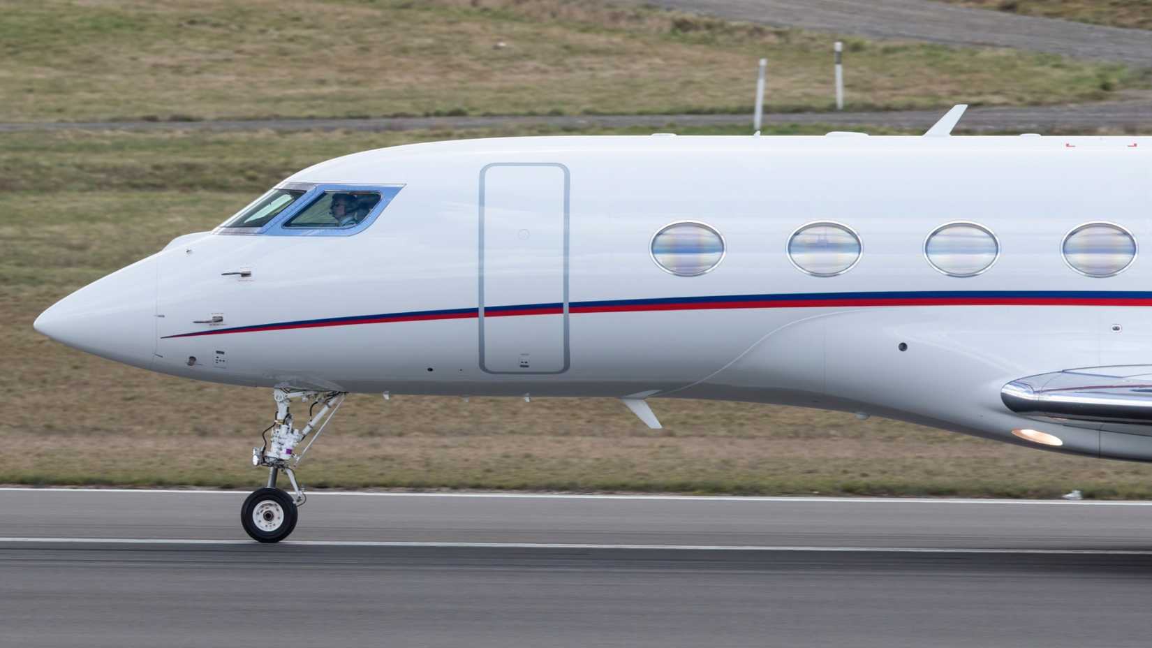 A closeup of the front half of a Gulfstream G650ER.
