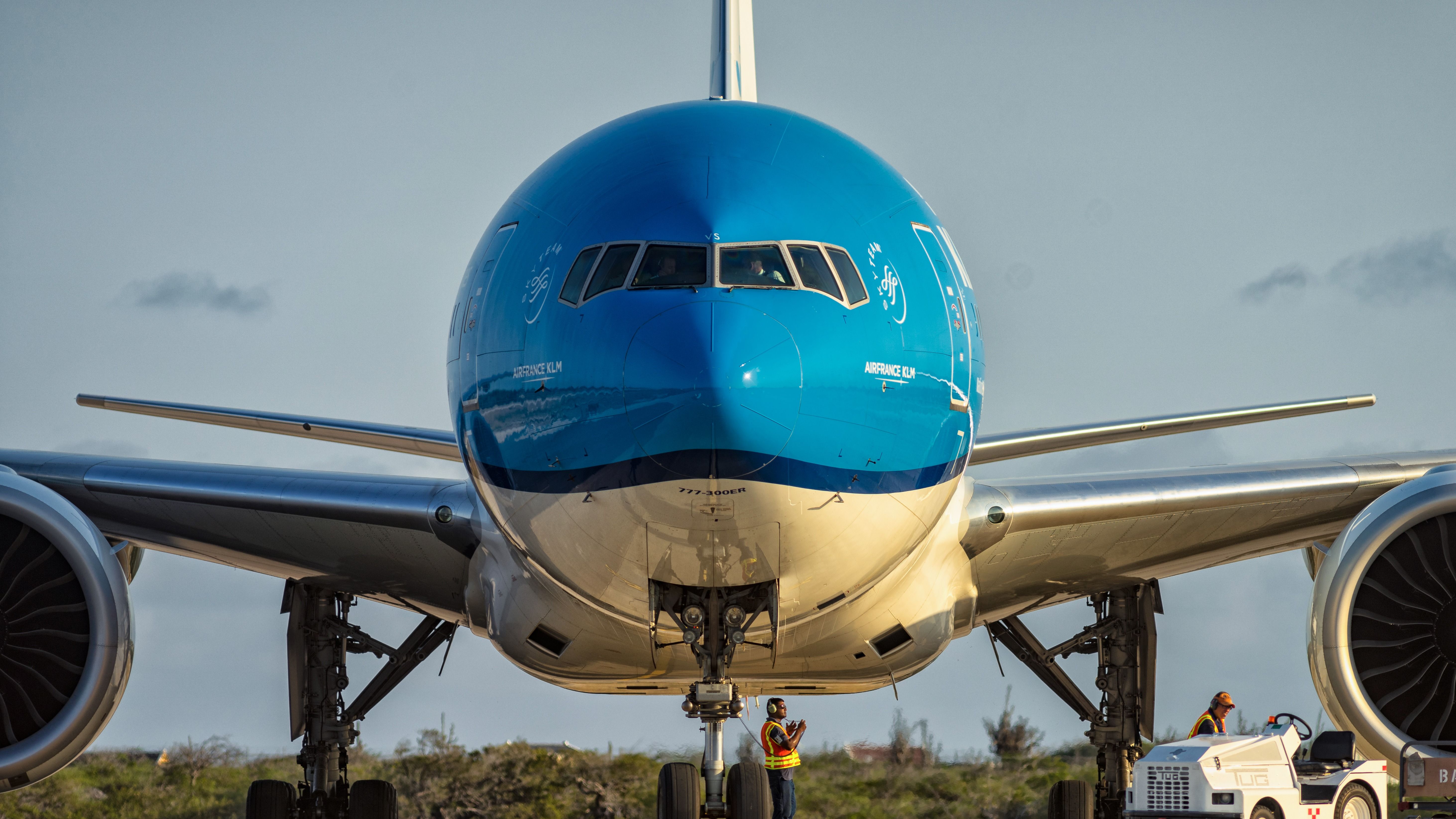 KLM Boeing 777-200ER Returns To Amsterdam Schiphol Airport After