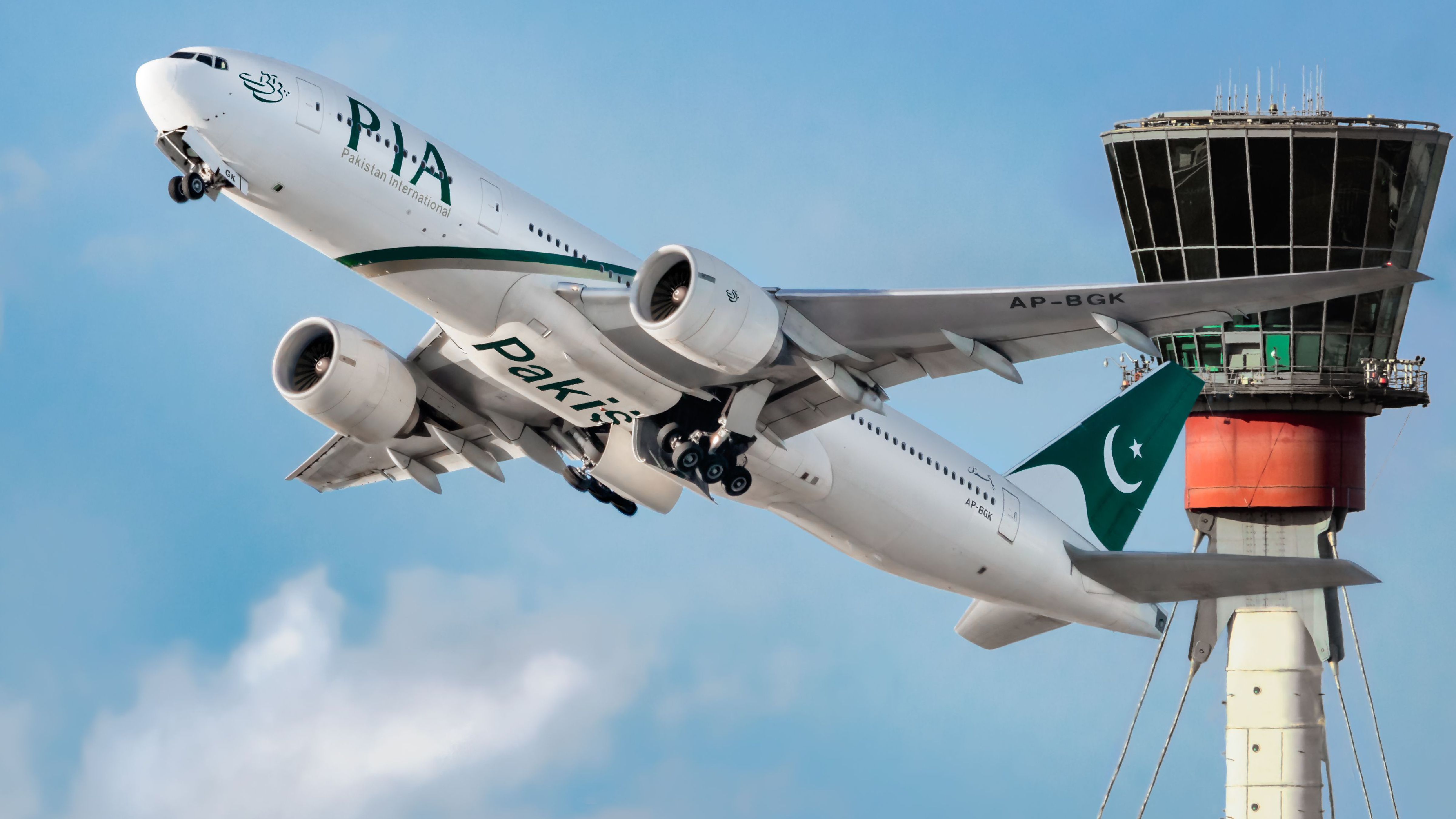 Pakistan’s PIA Overcomes Flight Disruptions Following Credit Boost