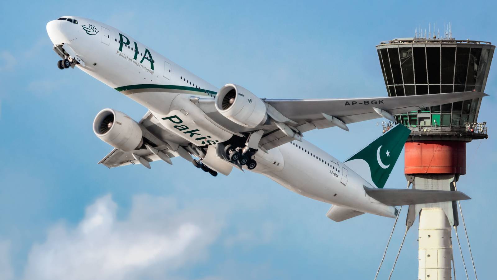Pakistan’s PIA Overcomes Flight Disruptions Following Credit Boost