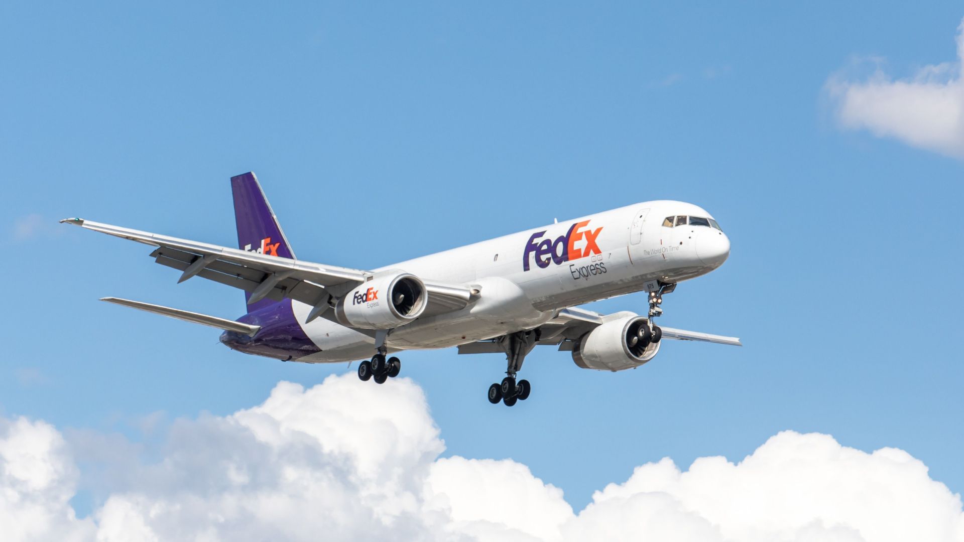 FedEx Boeing 757 Overruns Runway Returning To Chattanooga Airport