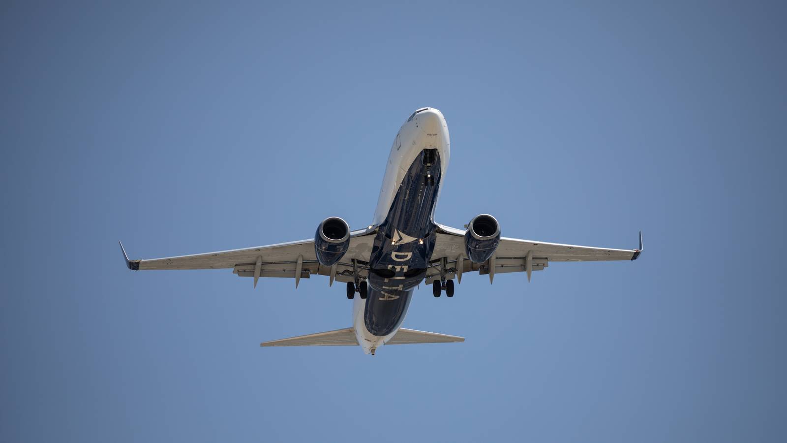Delta Air Lines Gears Up For College Football Championship With Extra Houston Flights