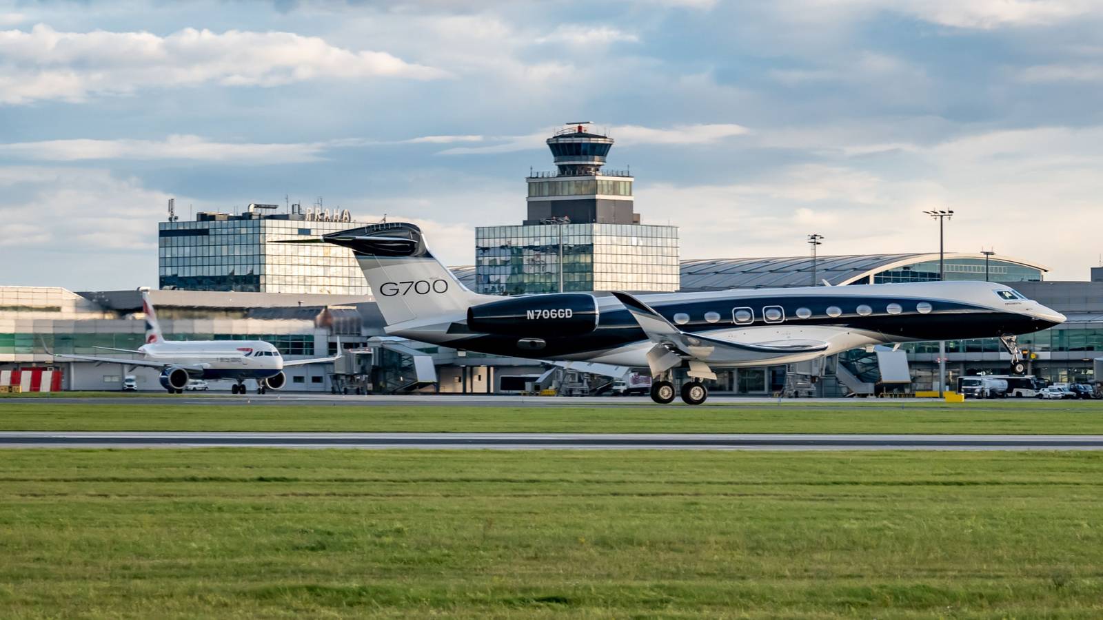 Jeff Bezos Adds A Gulfstream G700 To His Private Jet Fleet