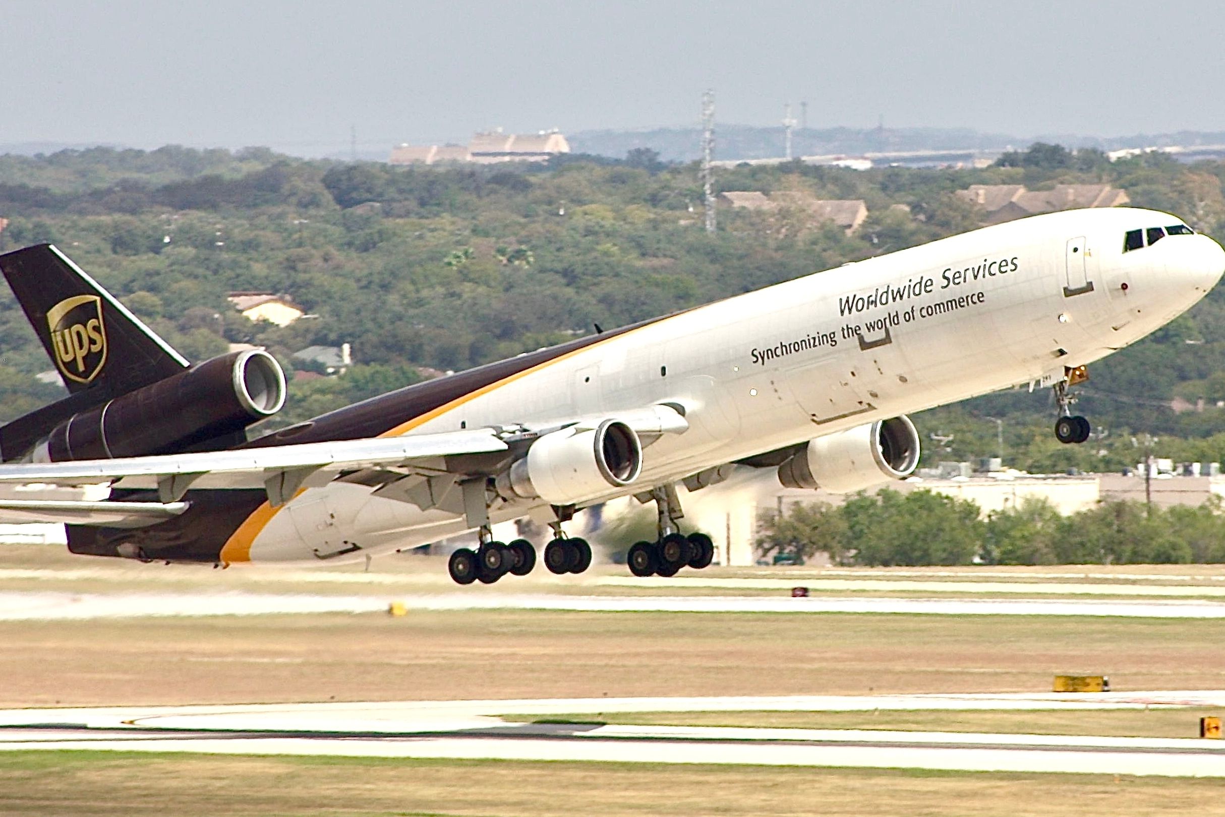 UPS McDonnell Douglas MD-11 Returns To New York JFK After Engine Failure