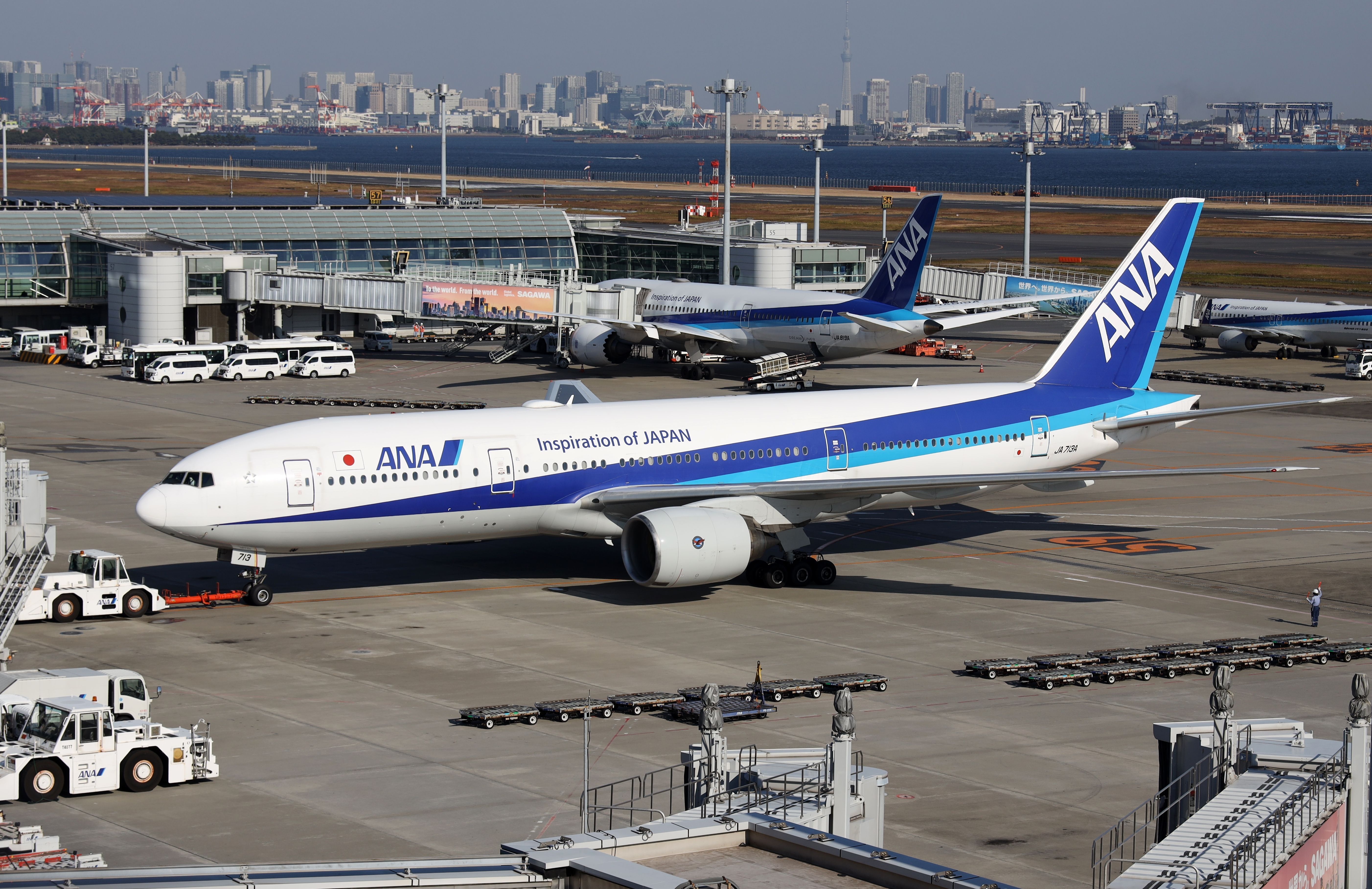 Which United Airlines Boeing 777-200s Turn 30 Years Old Or More