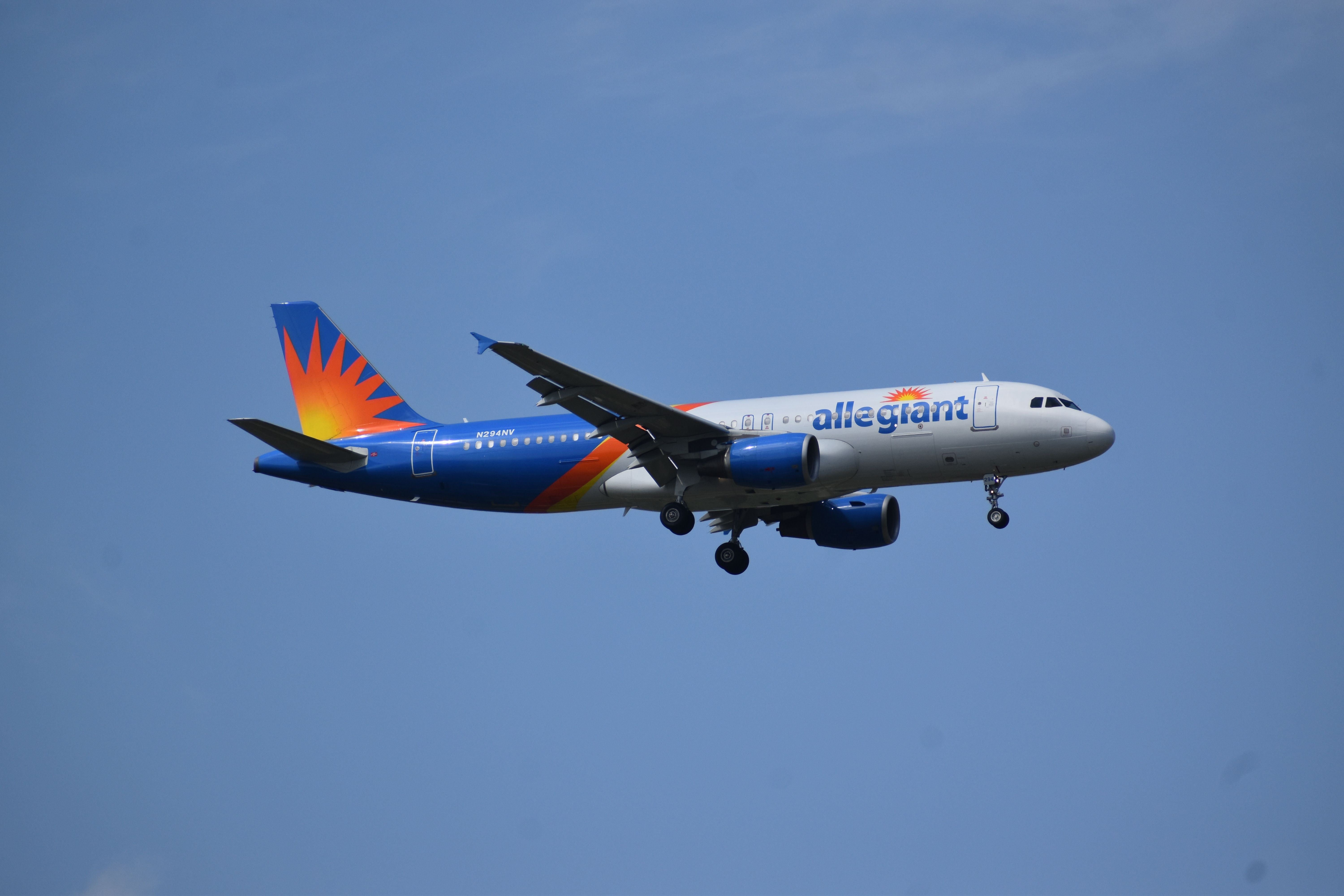 Which Airlines Fly Out Of New York Stewart International Airport?