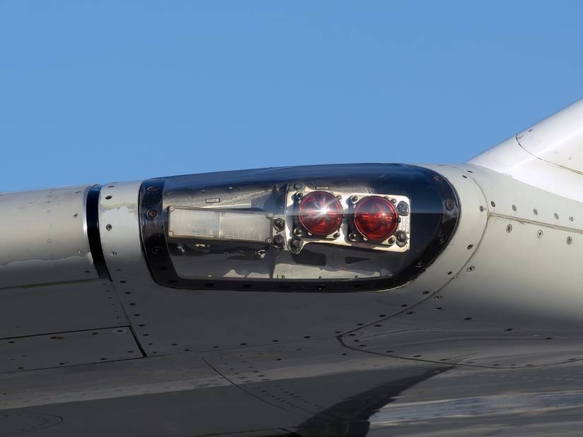 Jet Wing Light How To Tell Airbus & Boeing Aircraft Apart In The Dark