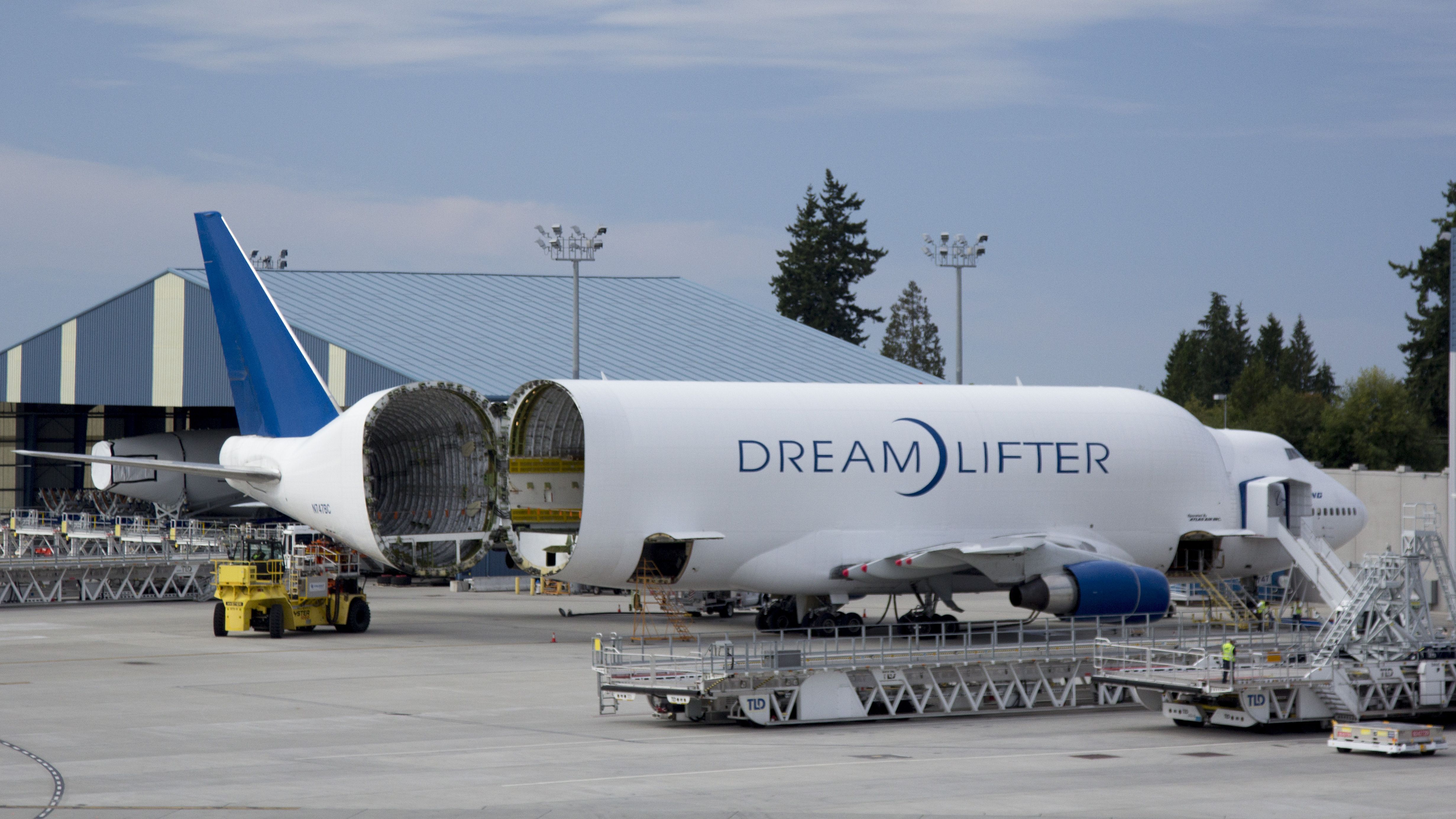 How Does The Boeing Dreamlifter's Swing Tail Door Work?