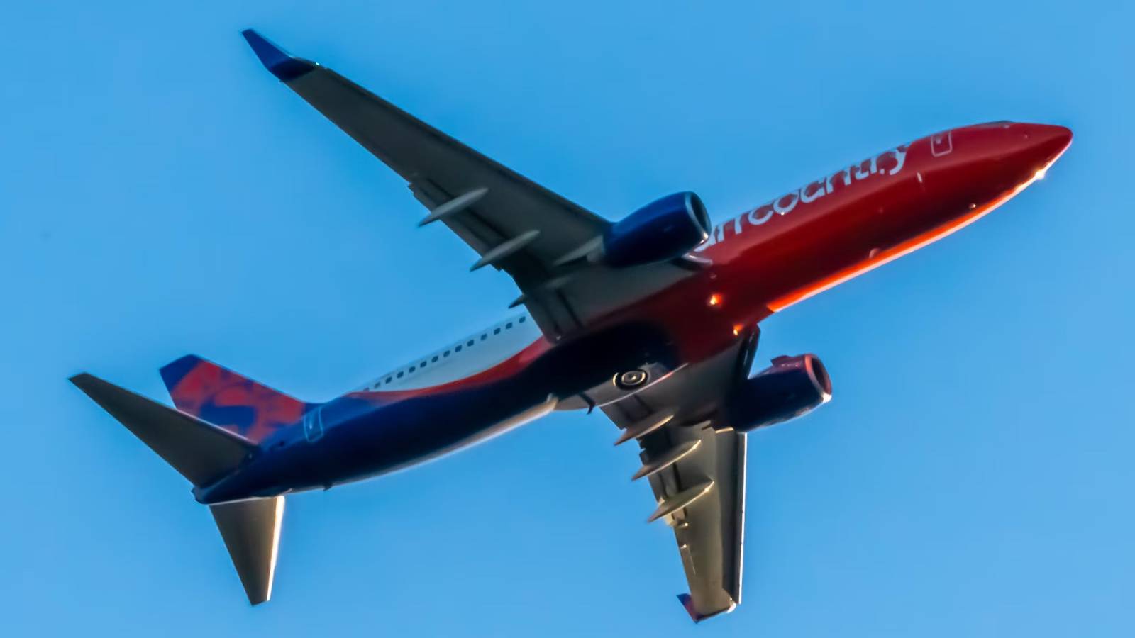 Sun Country Airlines Boeing 737-800 Diverts To Spokane After Engine Shuts Down Inflight