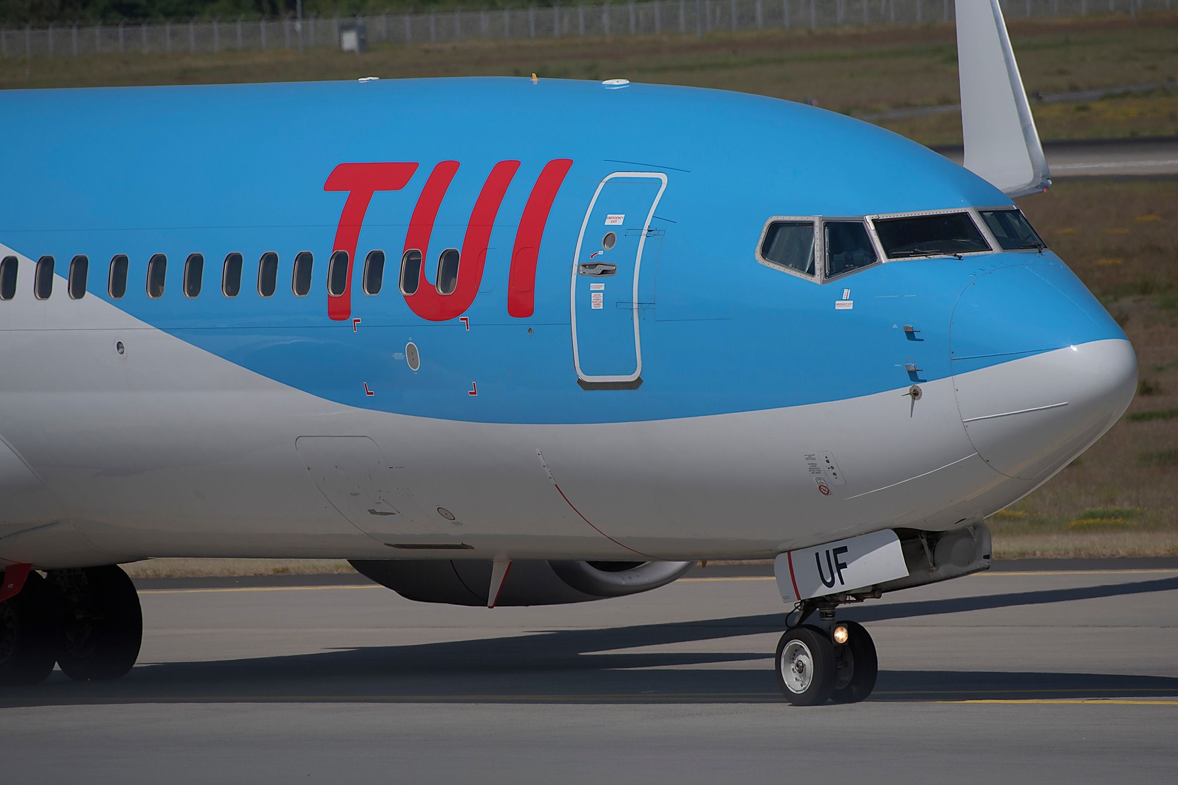 TUI Boeing 737 Skids Off Of The Runway At Leeds Bradford Airport