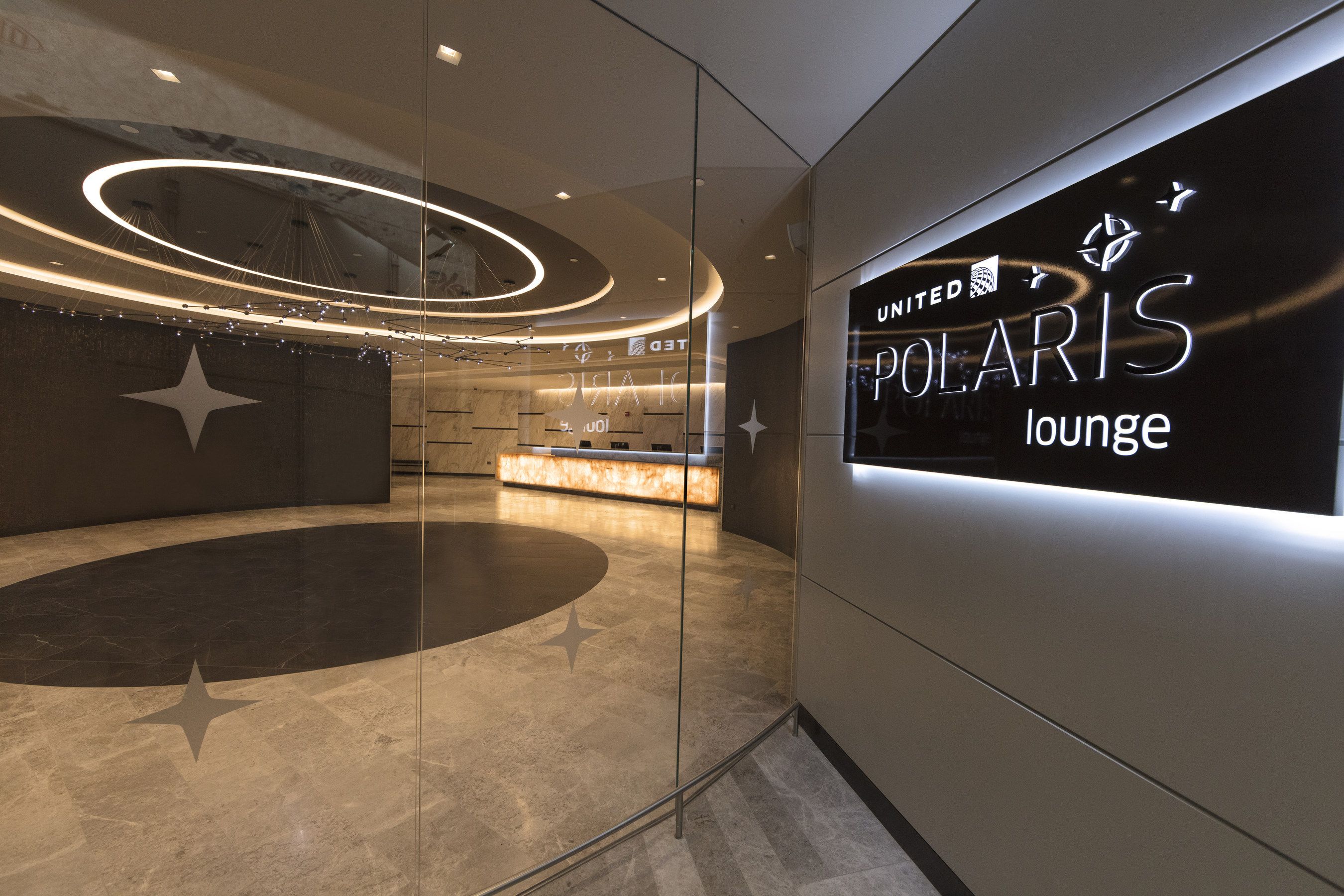 How To Access The United Polaris Lounge