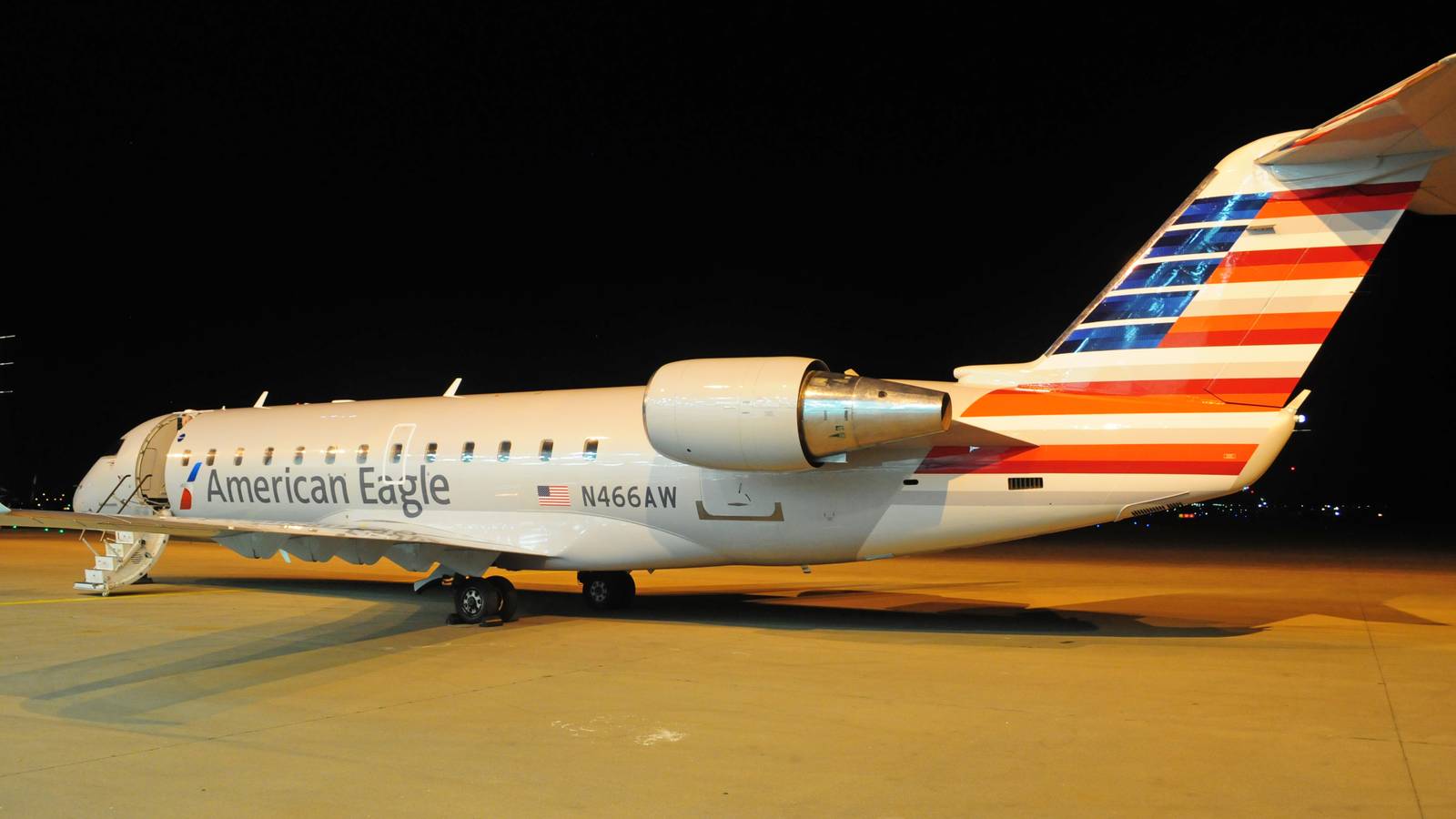 American Eagle CRJ200 Collides With Shuttle Bus At Chicago O’Hare
