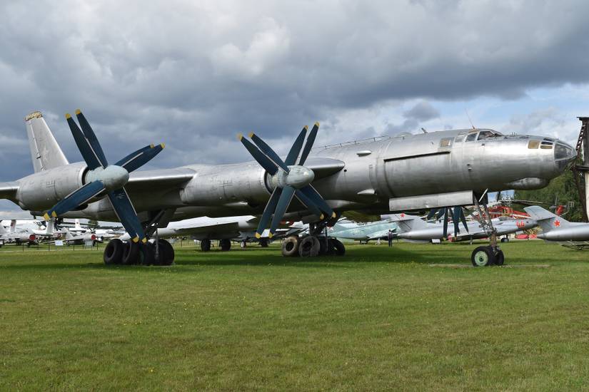 Which Way Do Airplane Engines Spin?