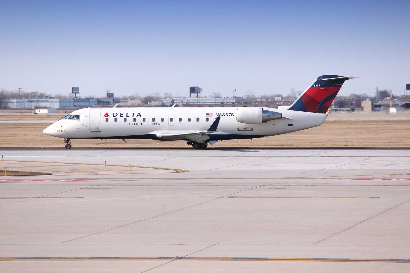 A Delta Bombardier CRJ-200 in O'Hare Airport 