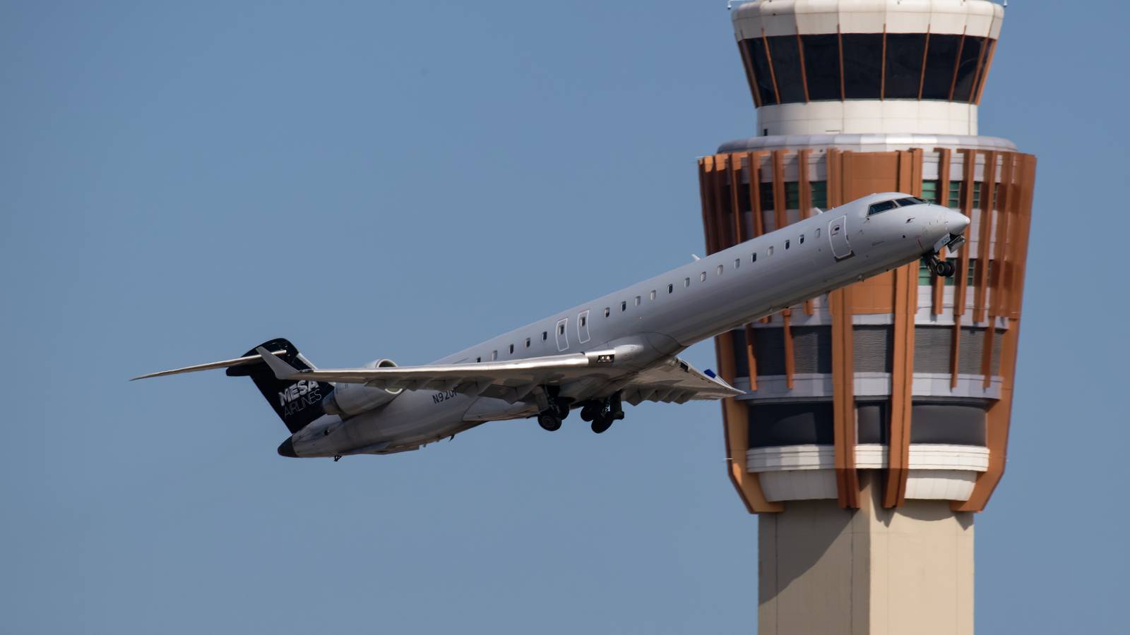 CRJ-900 Operating For United Airlines Found Without Nose Gear Tire In Denver