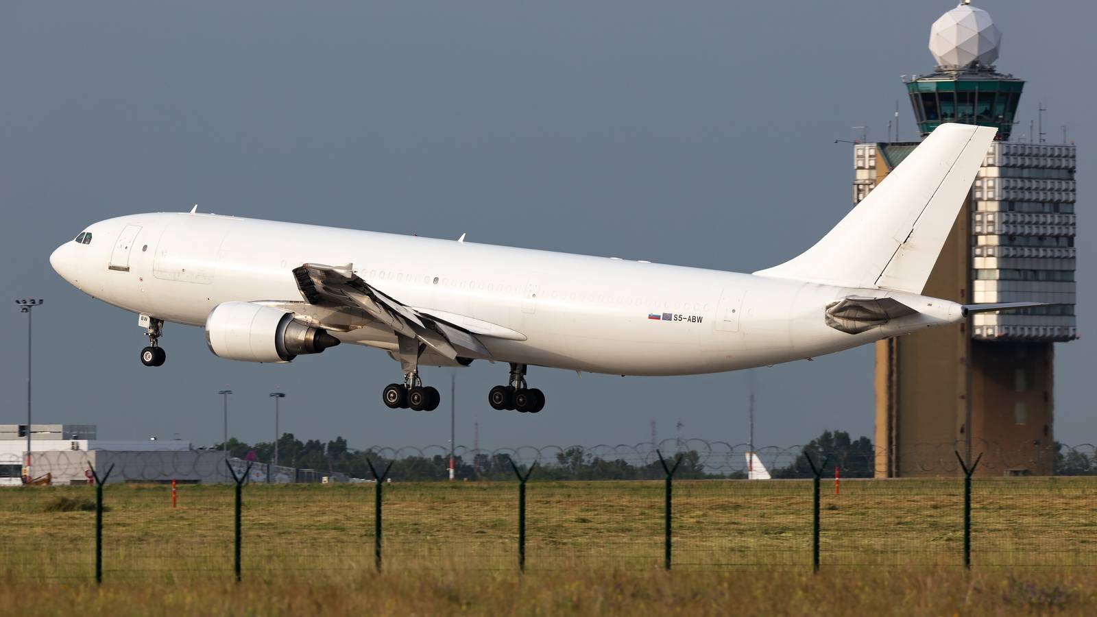 Launch Customers: Which Airlines Were First To Fly Each Airbus Plane?