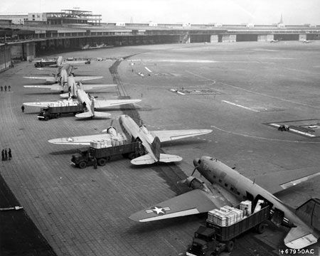 Aircraft at Tepelhof Airport THF during the Berlin Airlift