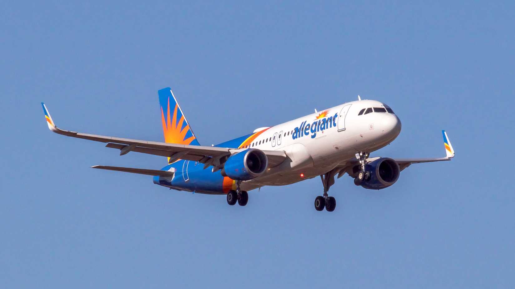 Allegiant A320 landing