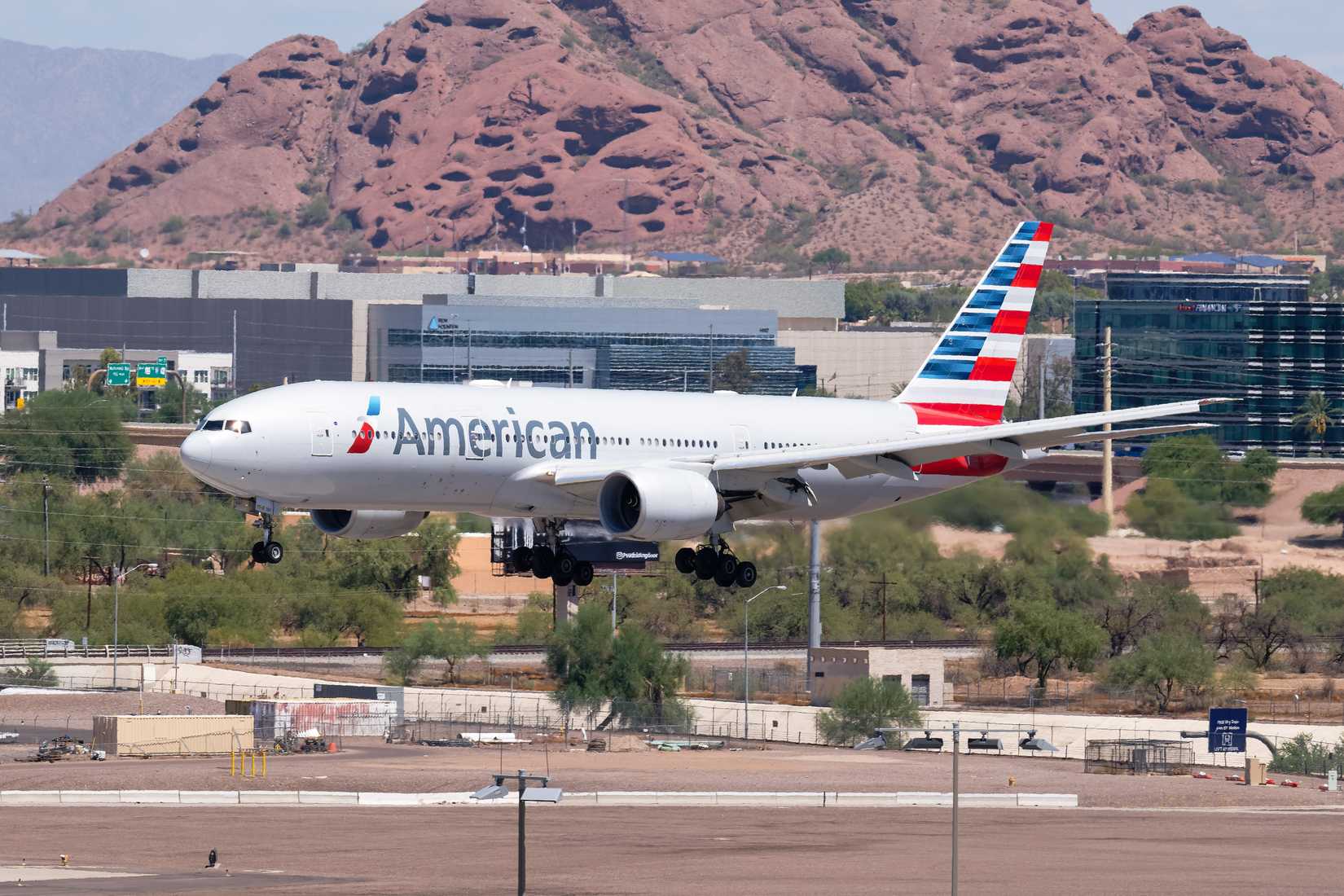An American Airlines Boeing 777-200ER about to land in Phoenix.