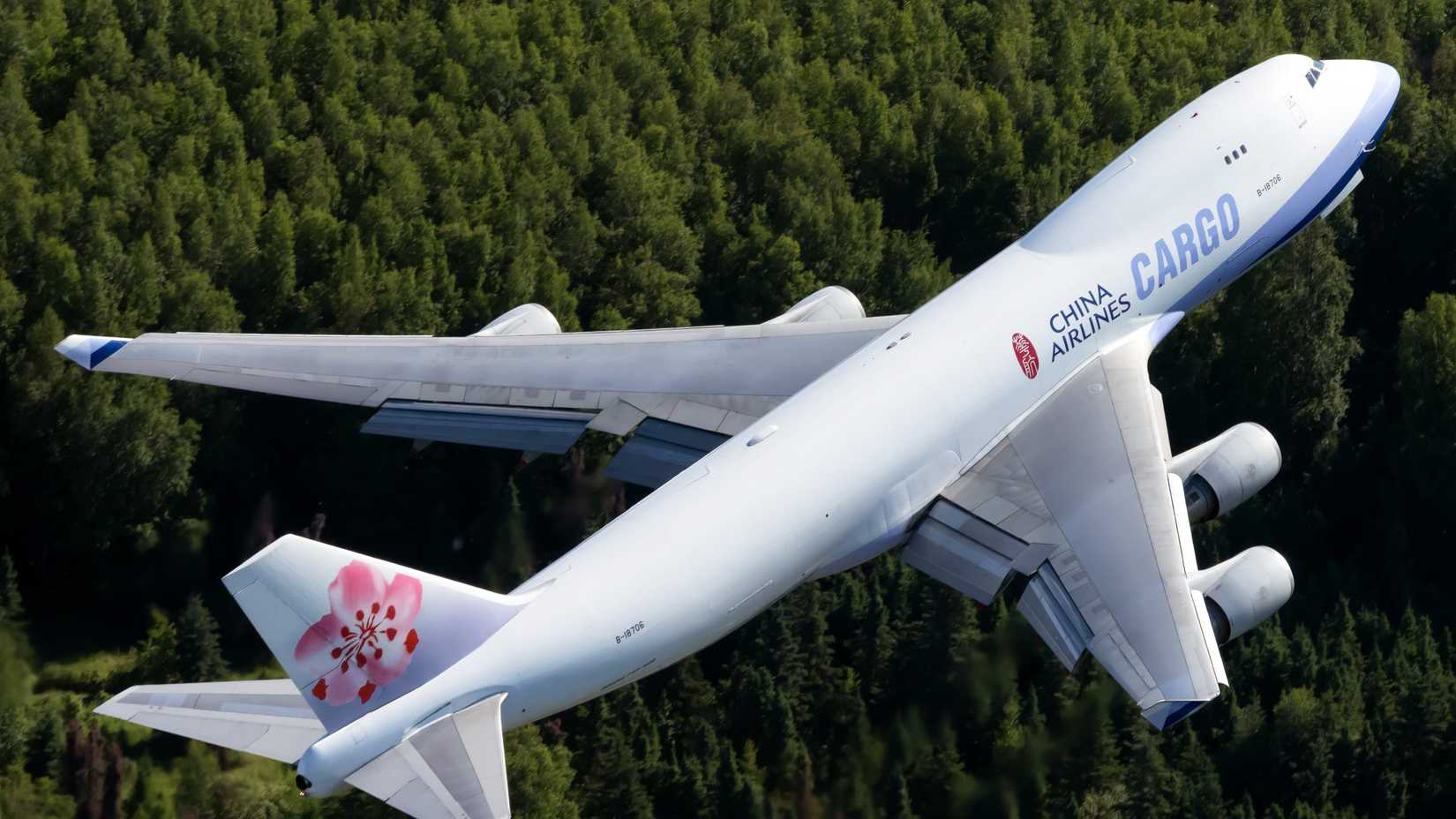 China Airlines 747-400 on approach to Anchorage 