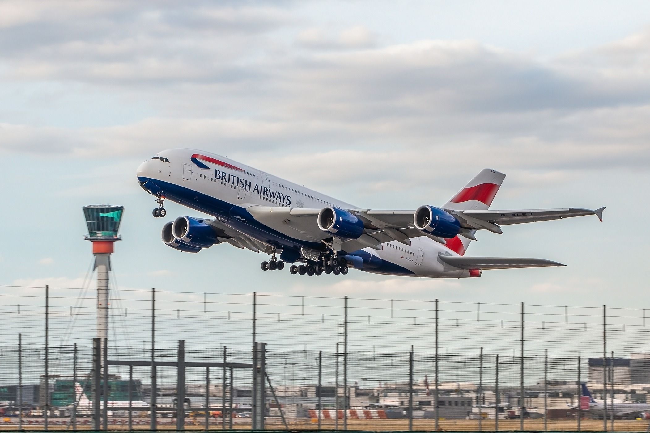British Airways Is Now Letting American Express Cardholders Earn Tier Points On Spending