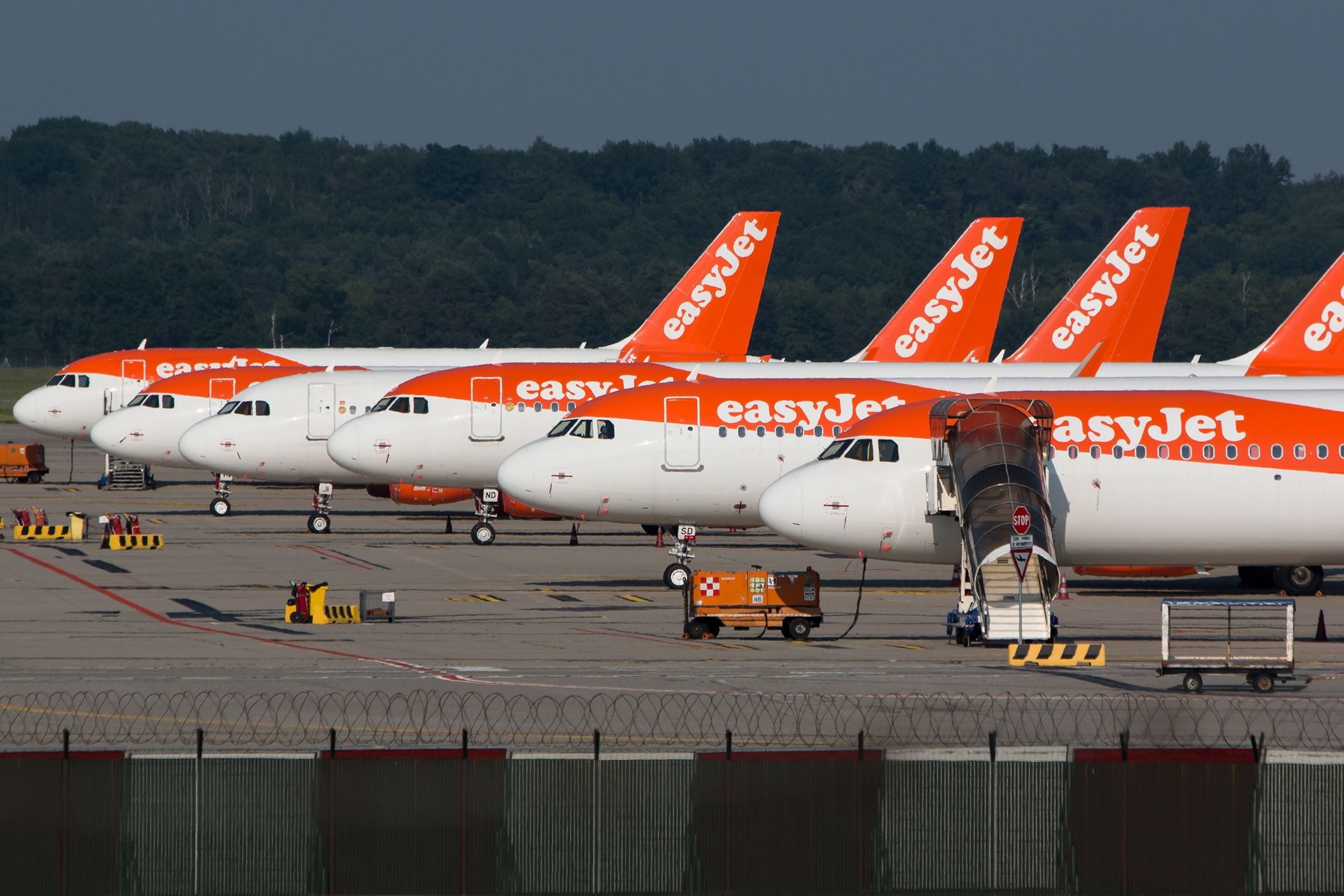 easyJet Switches To 100% Reusable Cutlery & Cups For Crew In Sustainability Drive