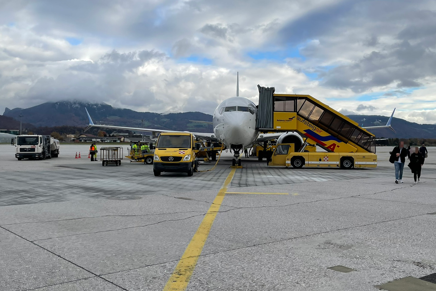 Flight Review: Dubai To Salzburg In flydubai's Boeing 737 MAX 8 Business Class Cabin