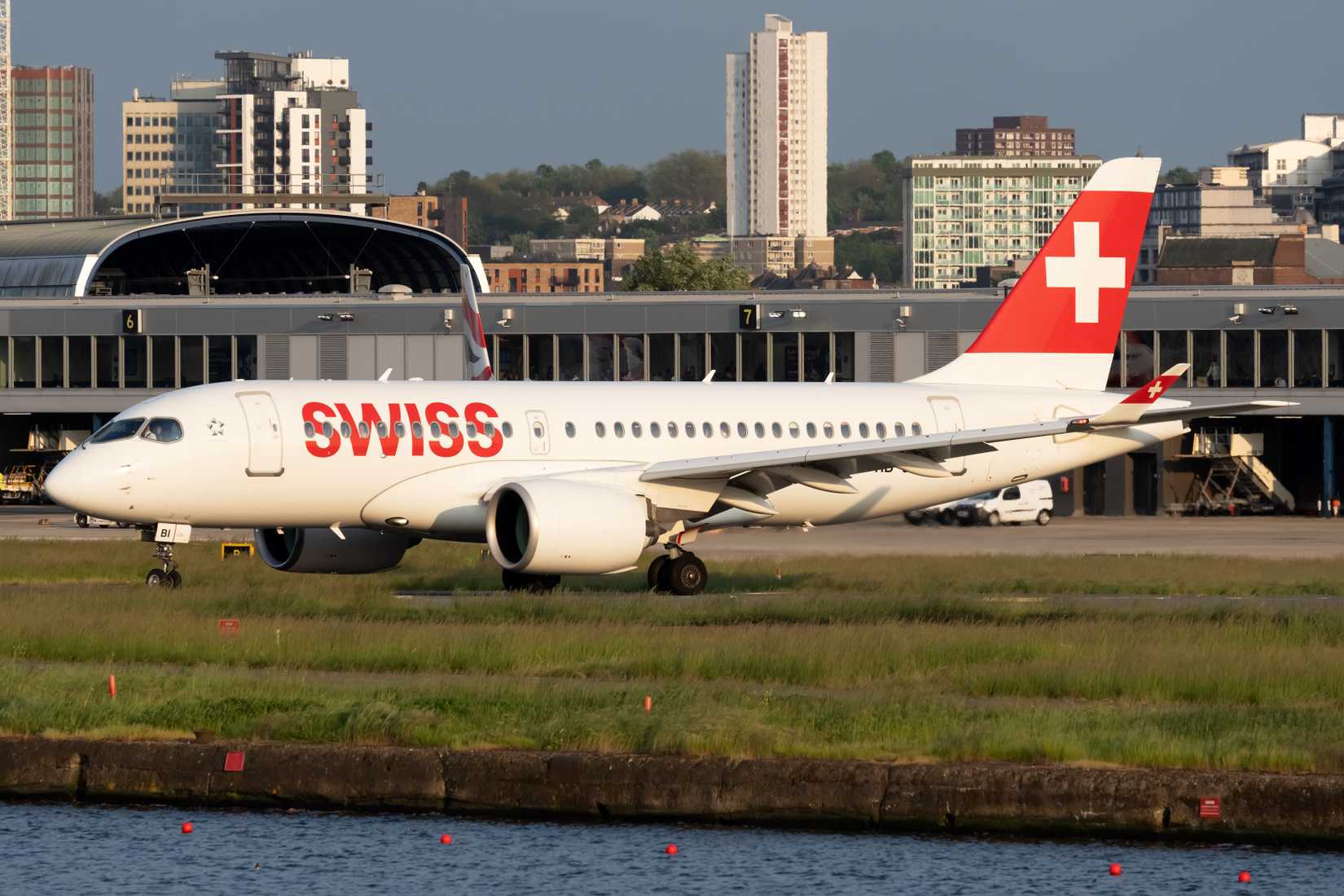 HB-JBB Swiss Airbus A220-100 